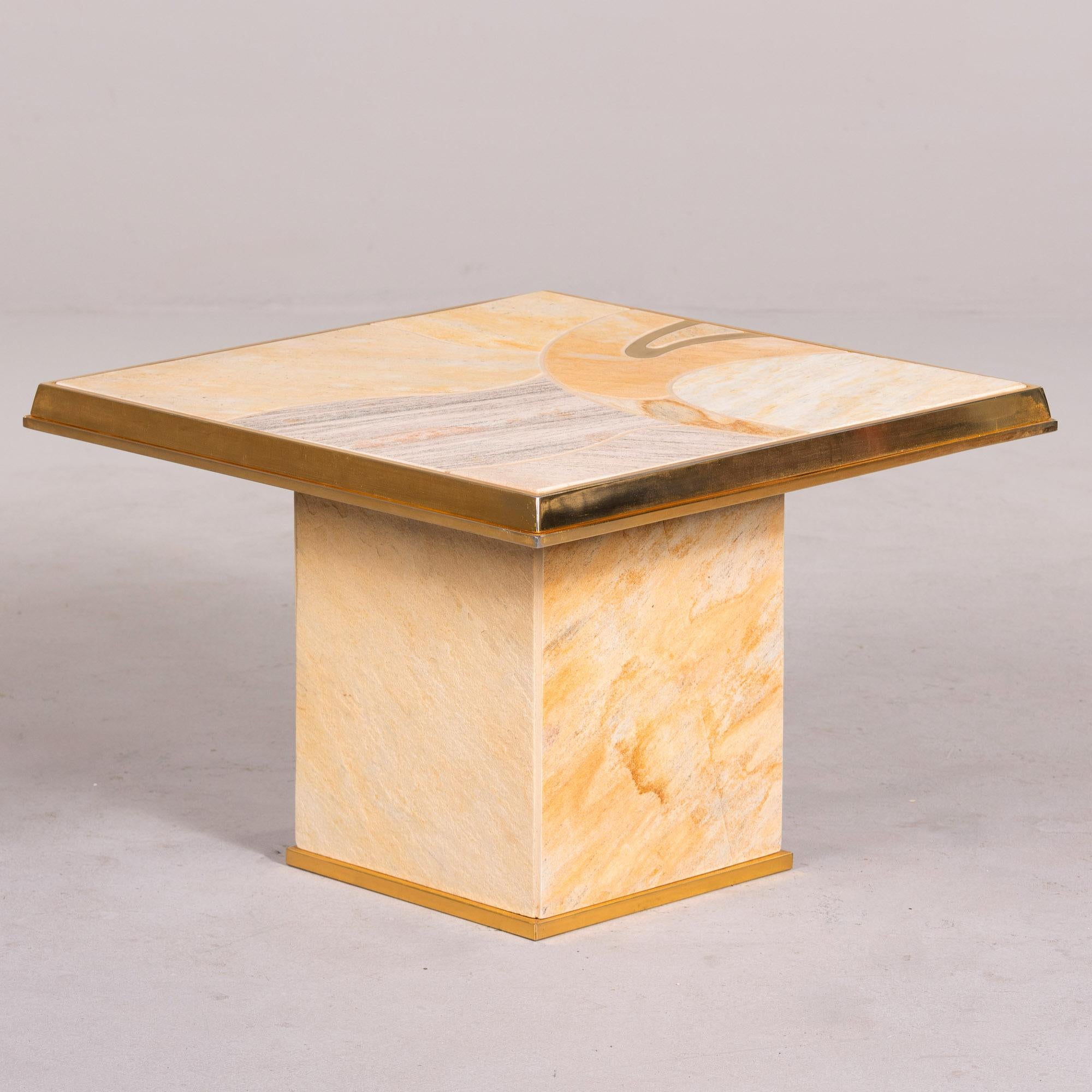 Petite table en porcelaine et laiton du milieu du siècle dernier en vente 2