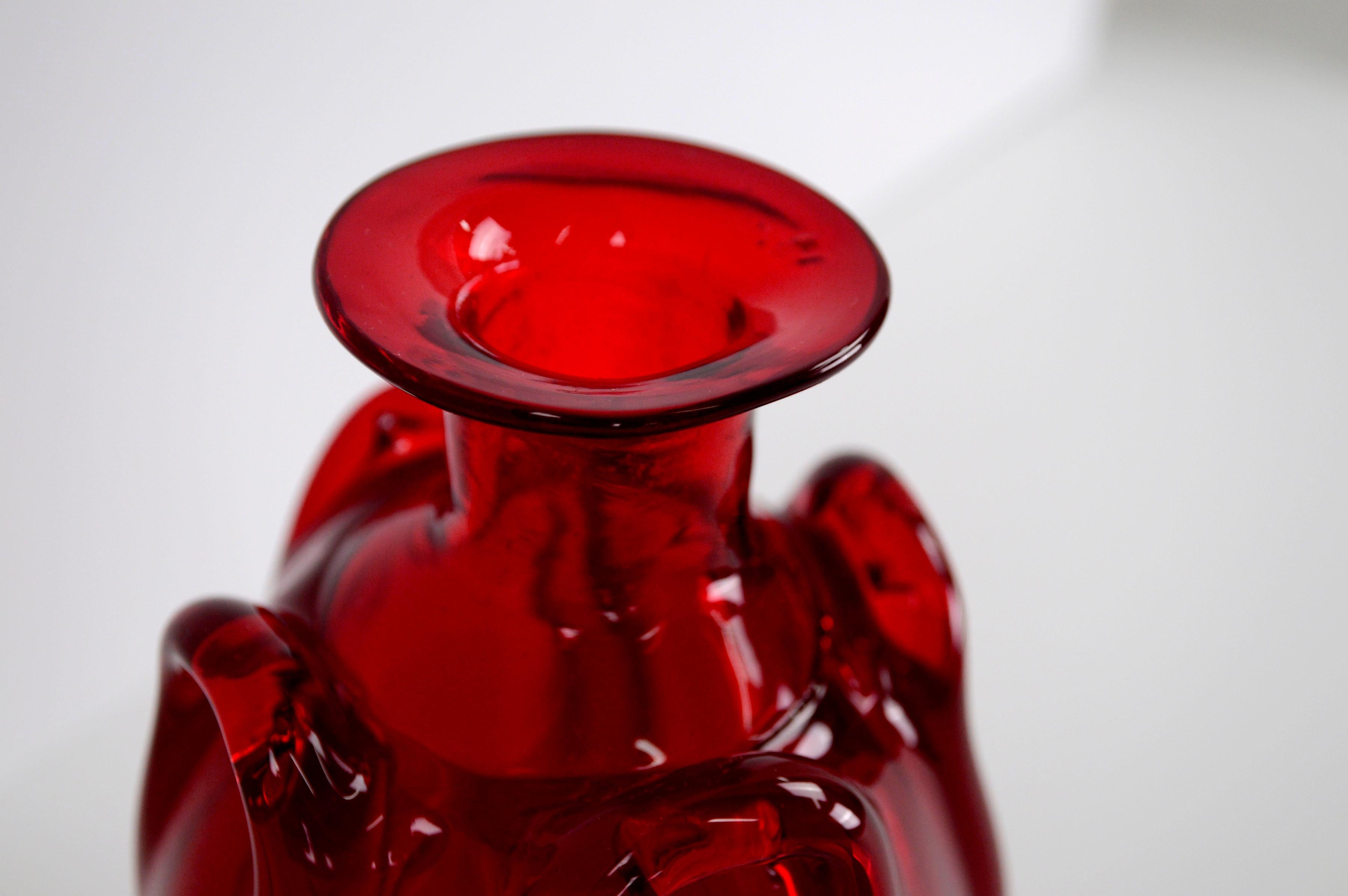 Mid-Century Modern Petit vase à bourgeons en verre de Murano rouge, moderne du milieu du siècle dernier en vente