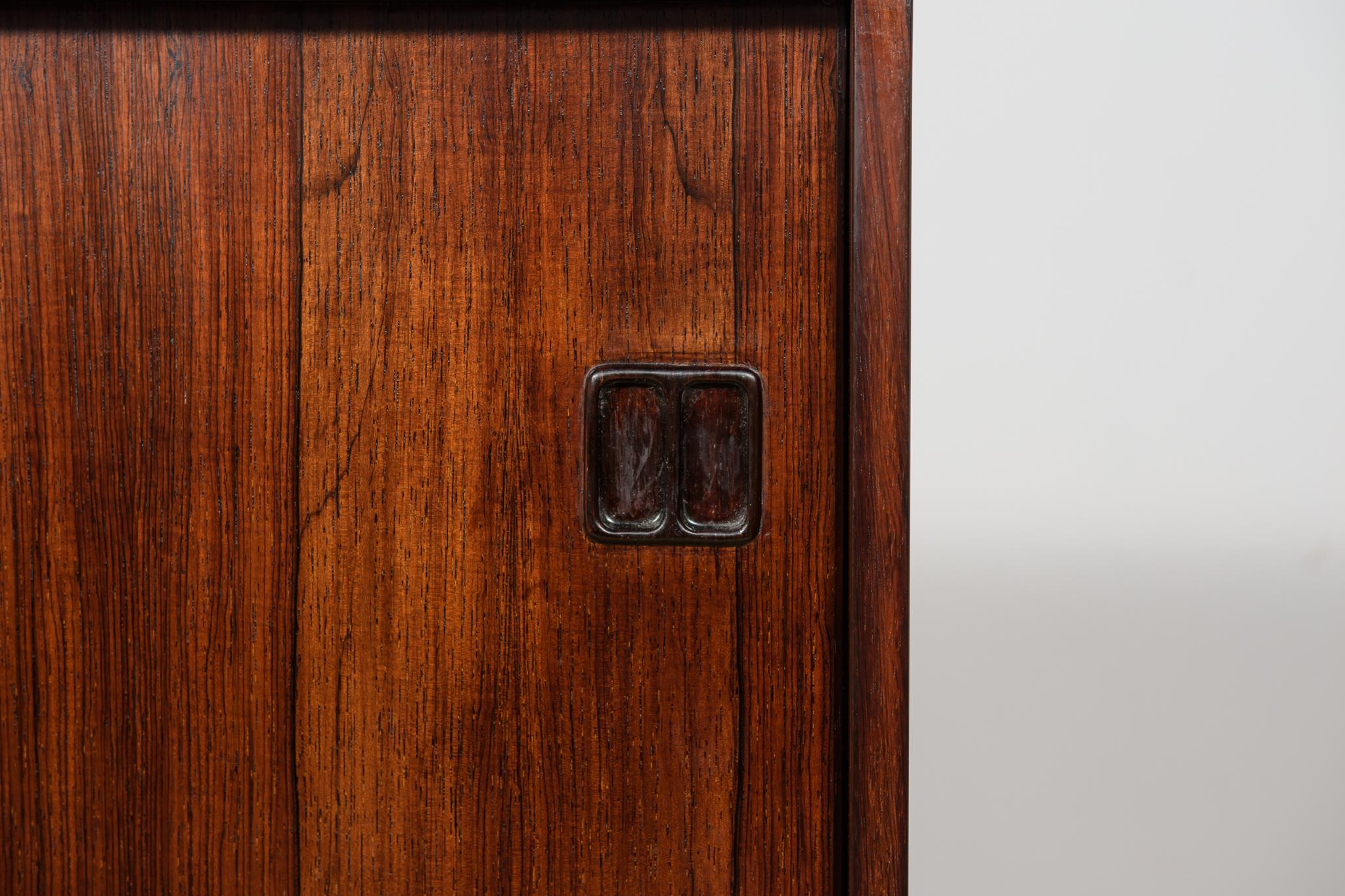 Piccola credenza di metà secolo in palissandro, Danimarca, anni '60 in vendita 2