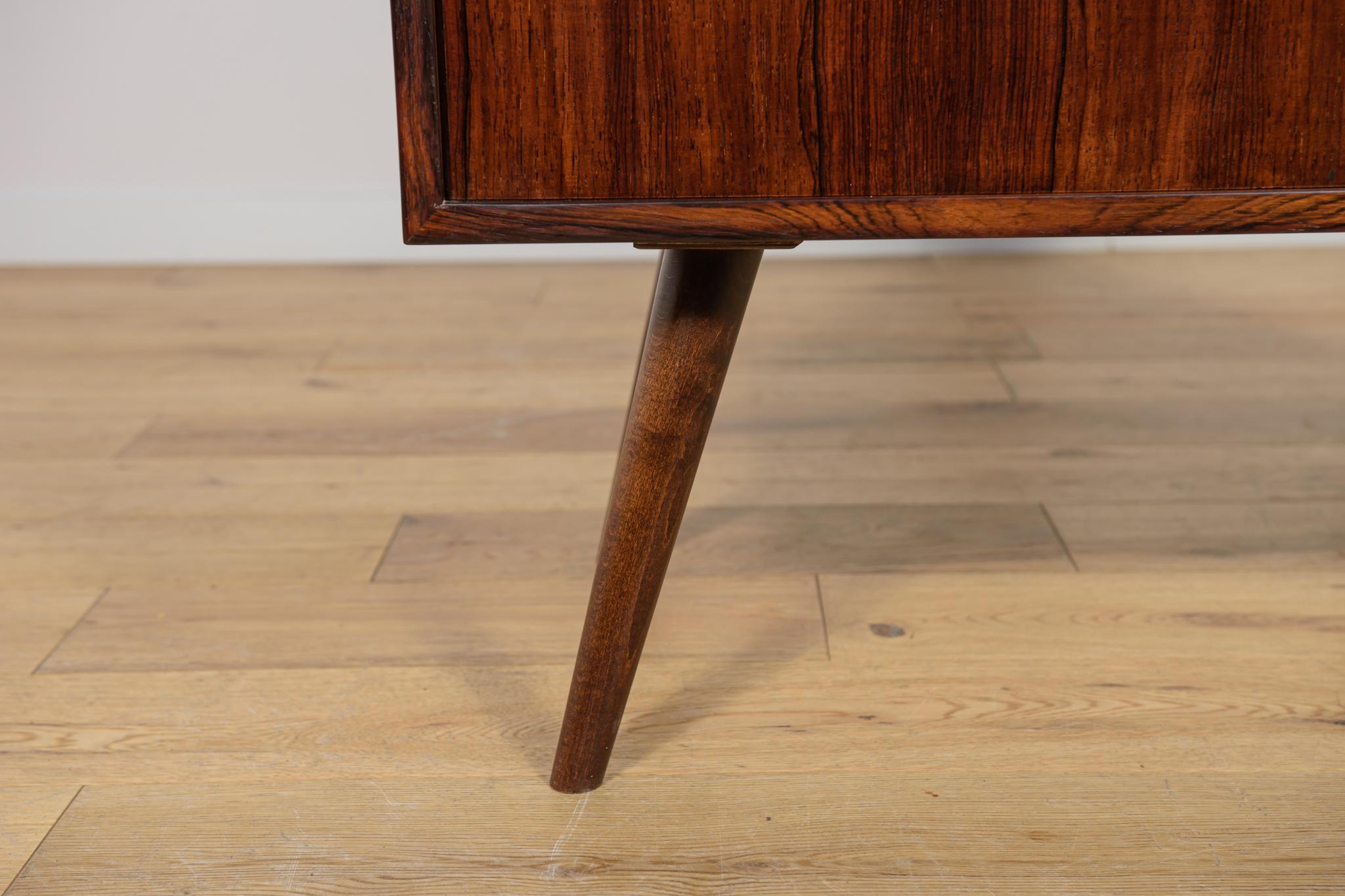 Piccola credenza di metà secolo in palissandro, Danimarca, anni '60 in vendita 3