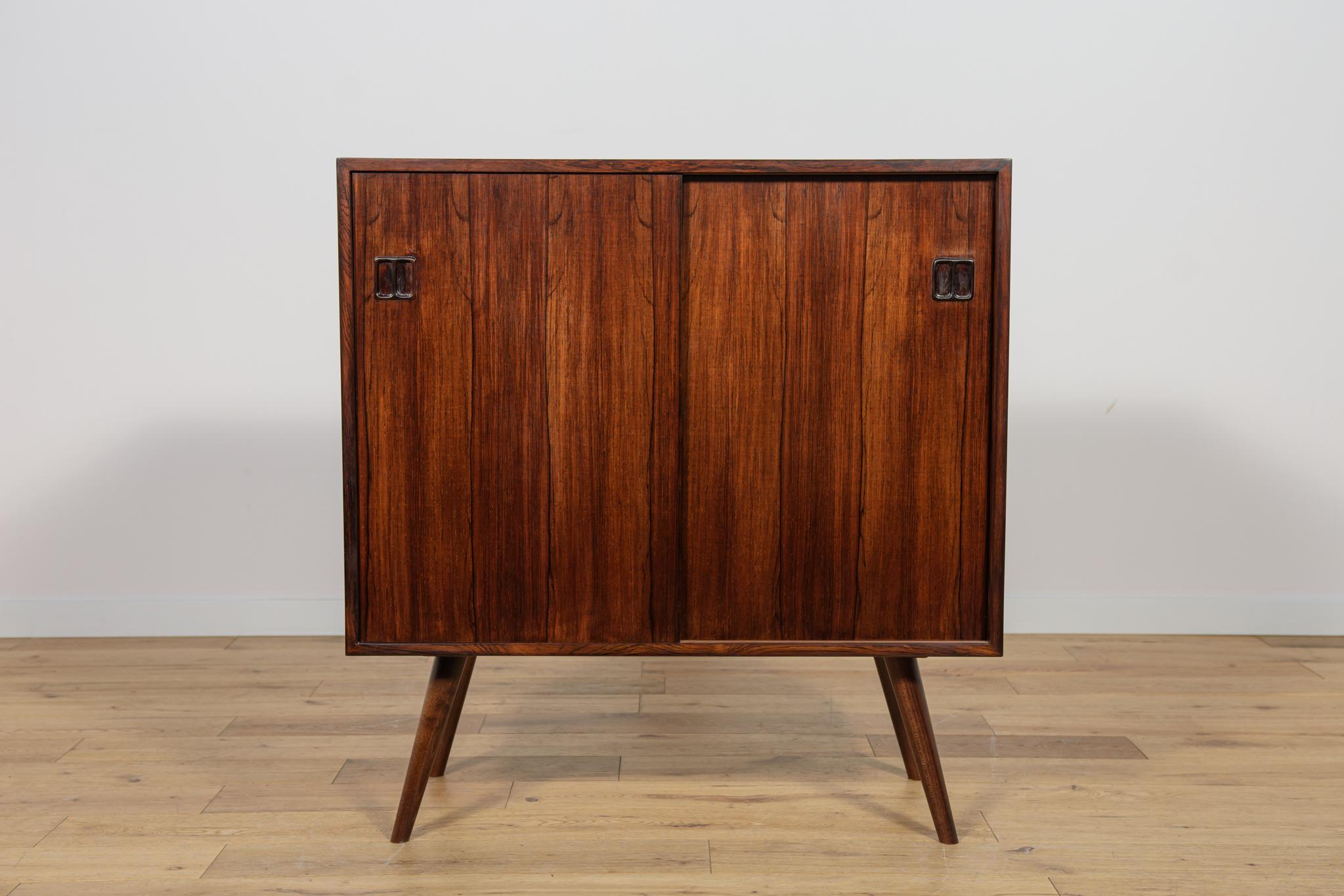Mid-Century moderno Piccola credenza di metà secolo in palissandro, Danimarca, anni '60 in vendita