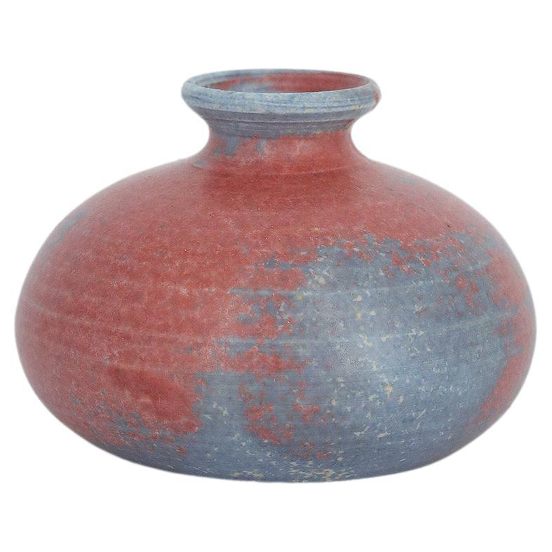 Petit vase de collection en grès bicolore de style scandinave moderne du milieu du siècle dernier