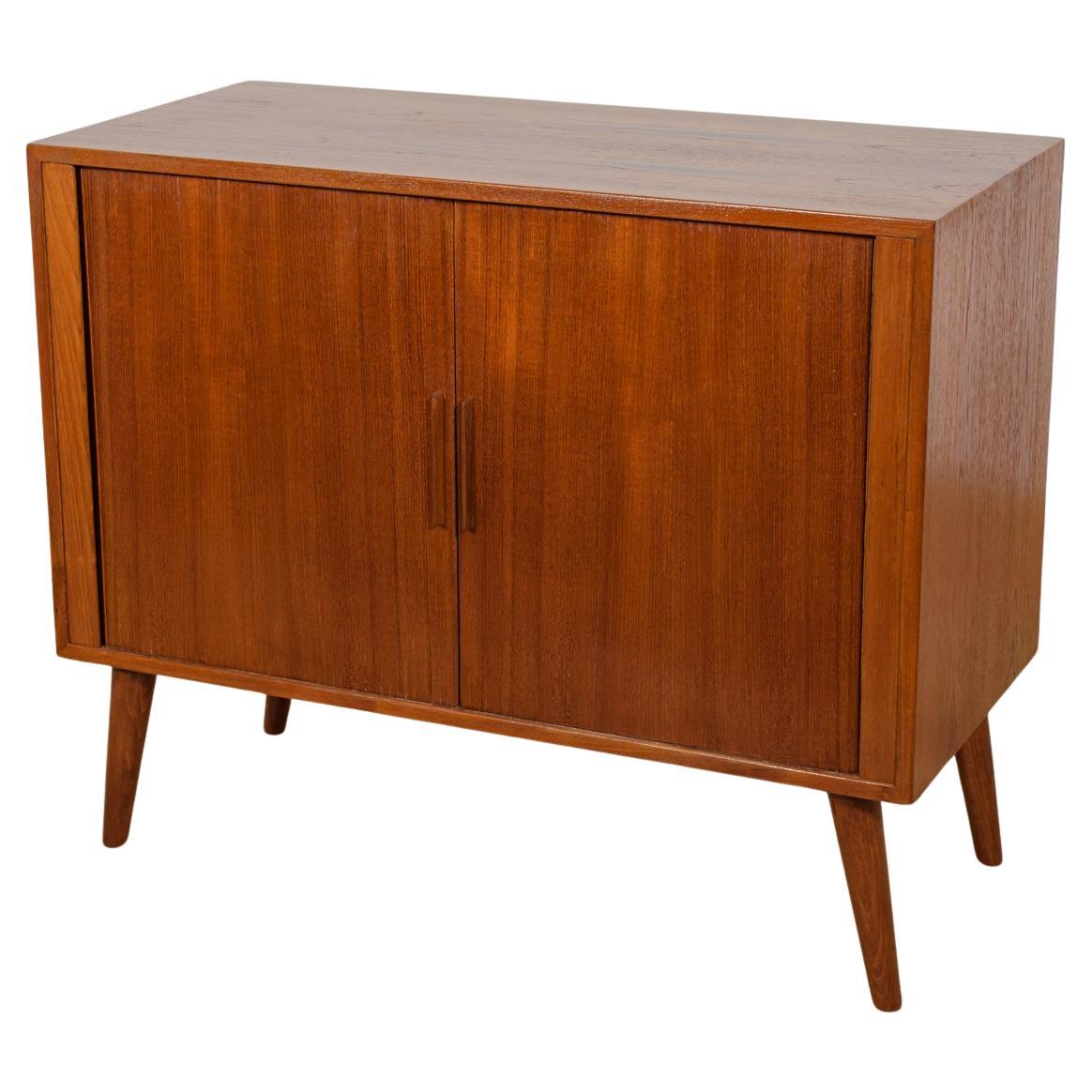 Piccola credenza di metà secolo di Kai Kristiansen per Feldballes Mobelfabrik, anni '60