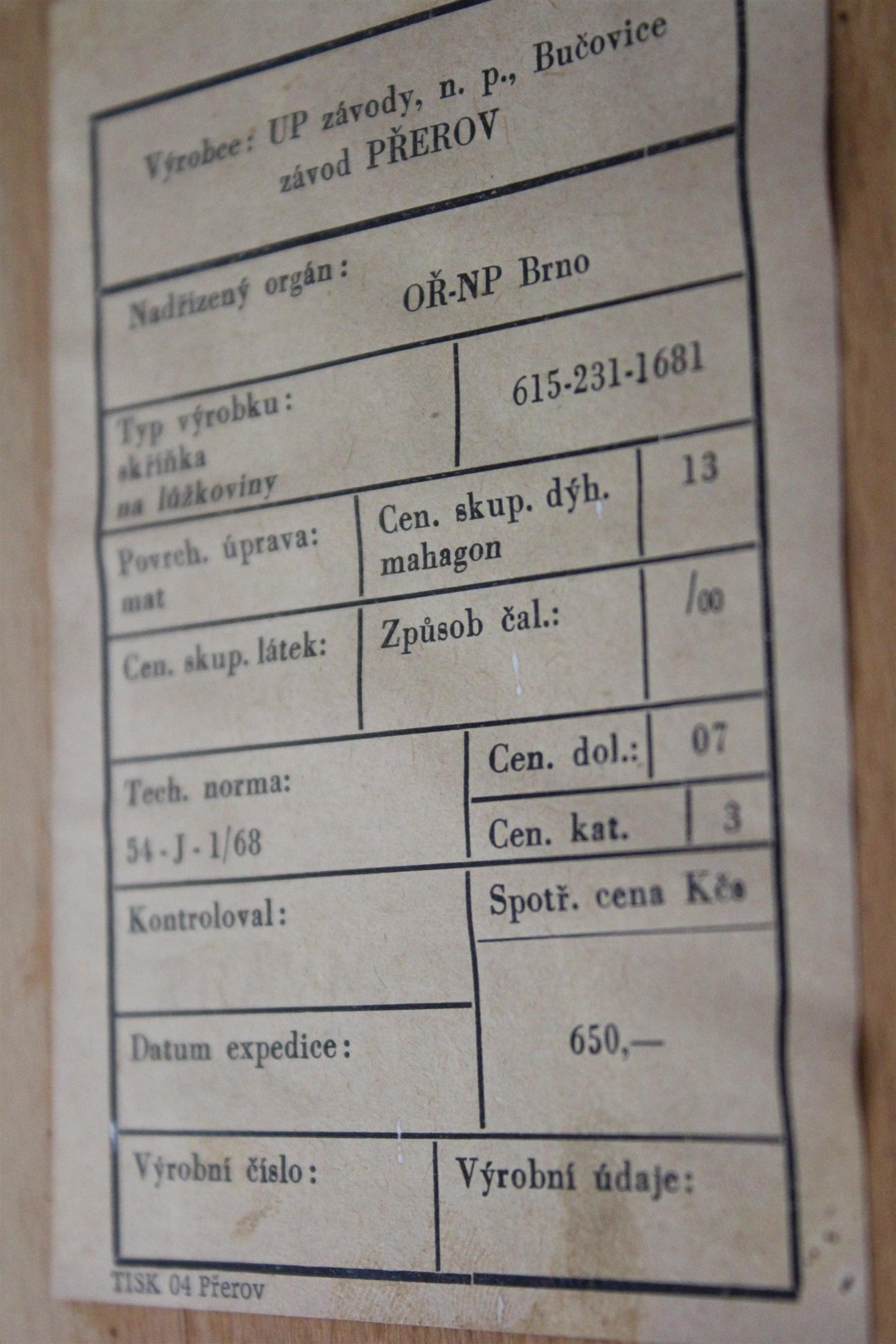 Kleines Sideboard aus der Mitte des Jahrhunderts von UP Zavody, 1969 im Angebot 10