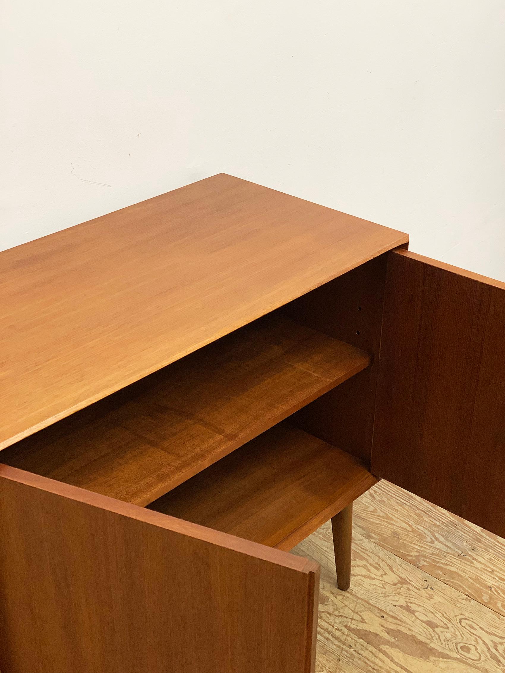 Small Mid-Century Sideboard in Teak by Rex Raab for Wilhelm Renz, Germany, 1960s For Sale 7