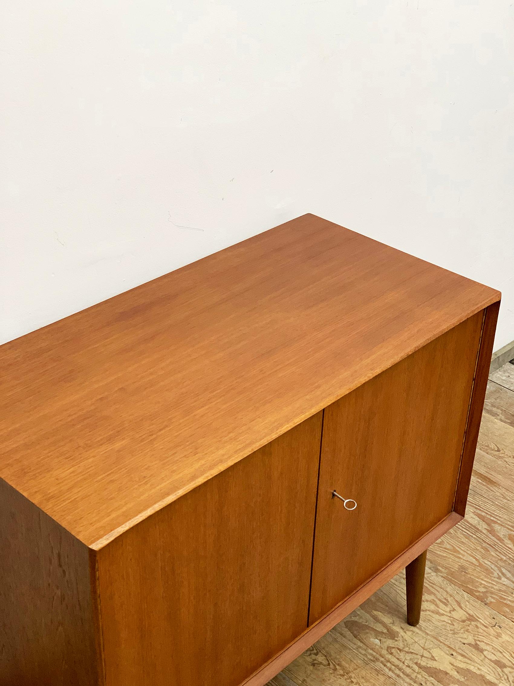 Small Mid-Century Sideboard in Teak by Rex Raab for Wilhelm Renz, Germany, 1960s For Sale 1