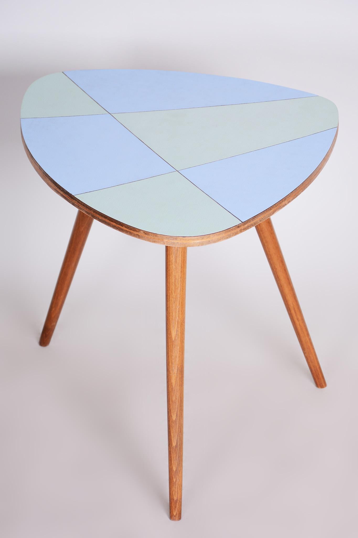 Small Mid Century Table, Made in Czechia, 1950s, Original Condition, Beech For Sale 1
