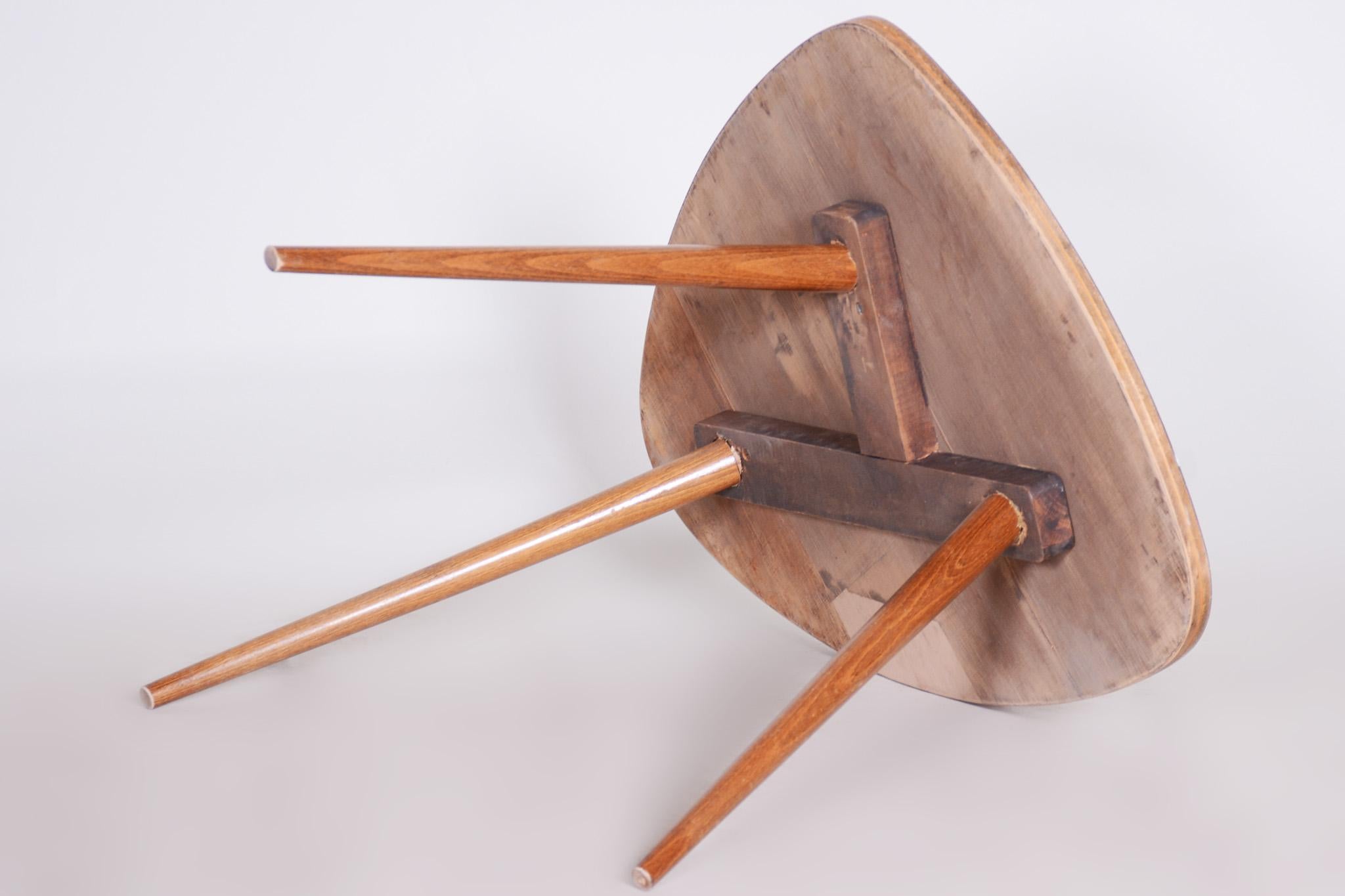 Small Mid Century Table, Made in Czechia, 1950s, Original Condition, Beech For Sale 2