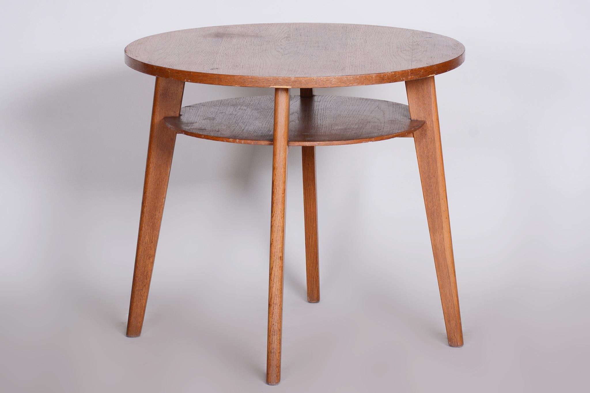 Small table.
Czech midcentury
Material: Oak
Period: 1950-1959.
