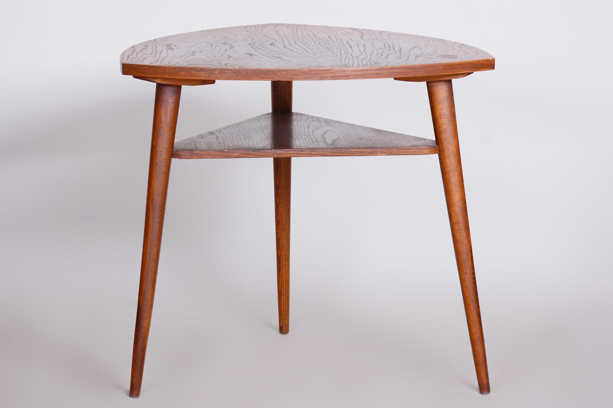 Mid-Century Modern Small Mid Century Table, Made in Czechia, 1950s, Original Condition, Oak For Sale