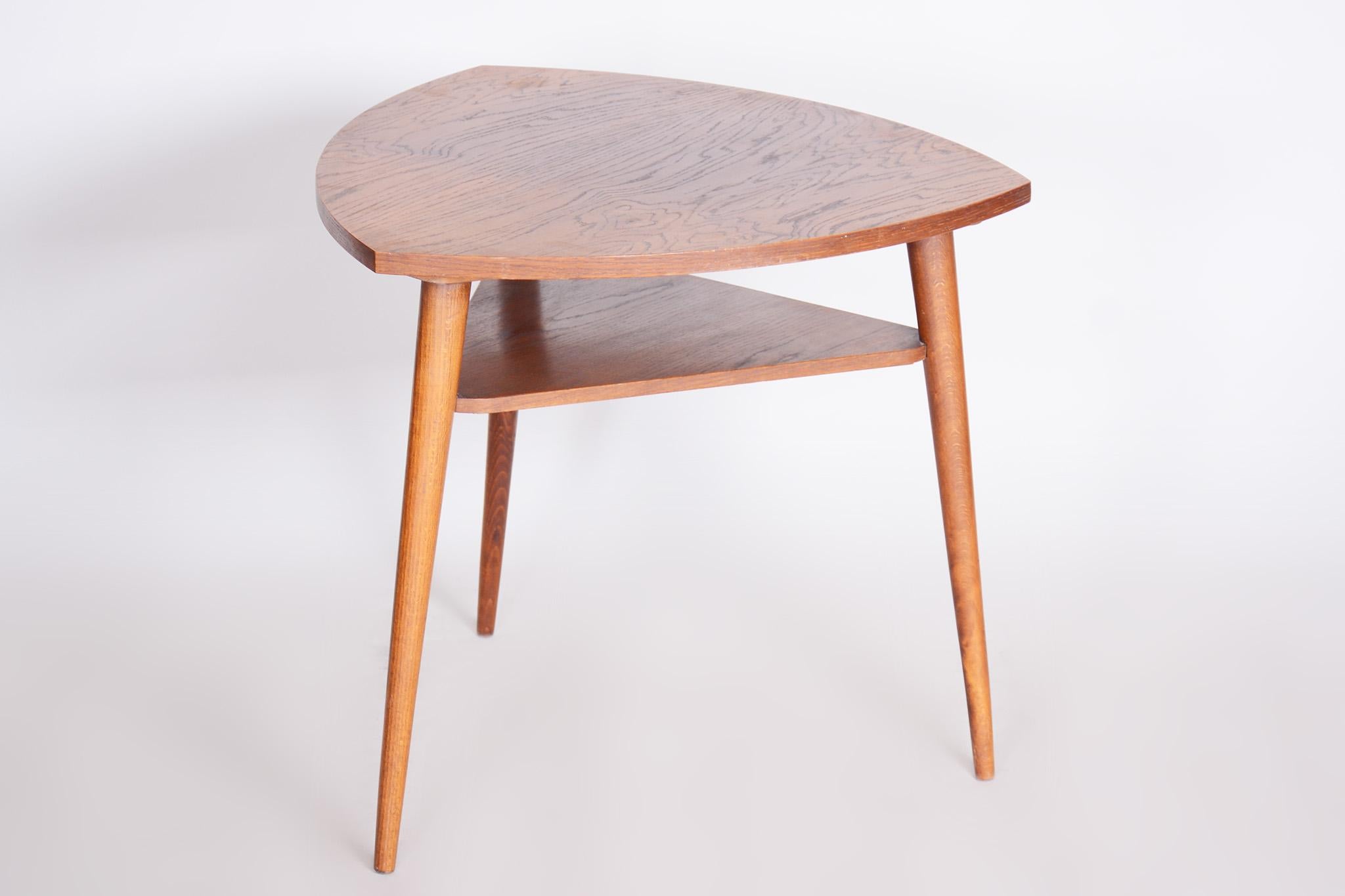 Small Mid Century Table, Made in Czechia, 1950s, Original Condition, Oak For Sale 2