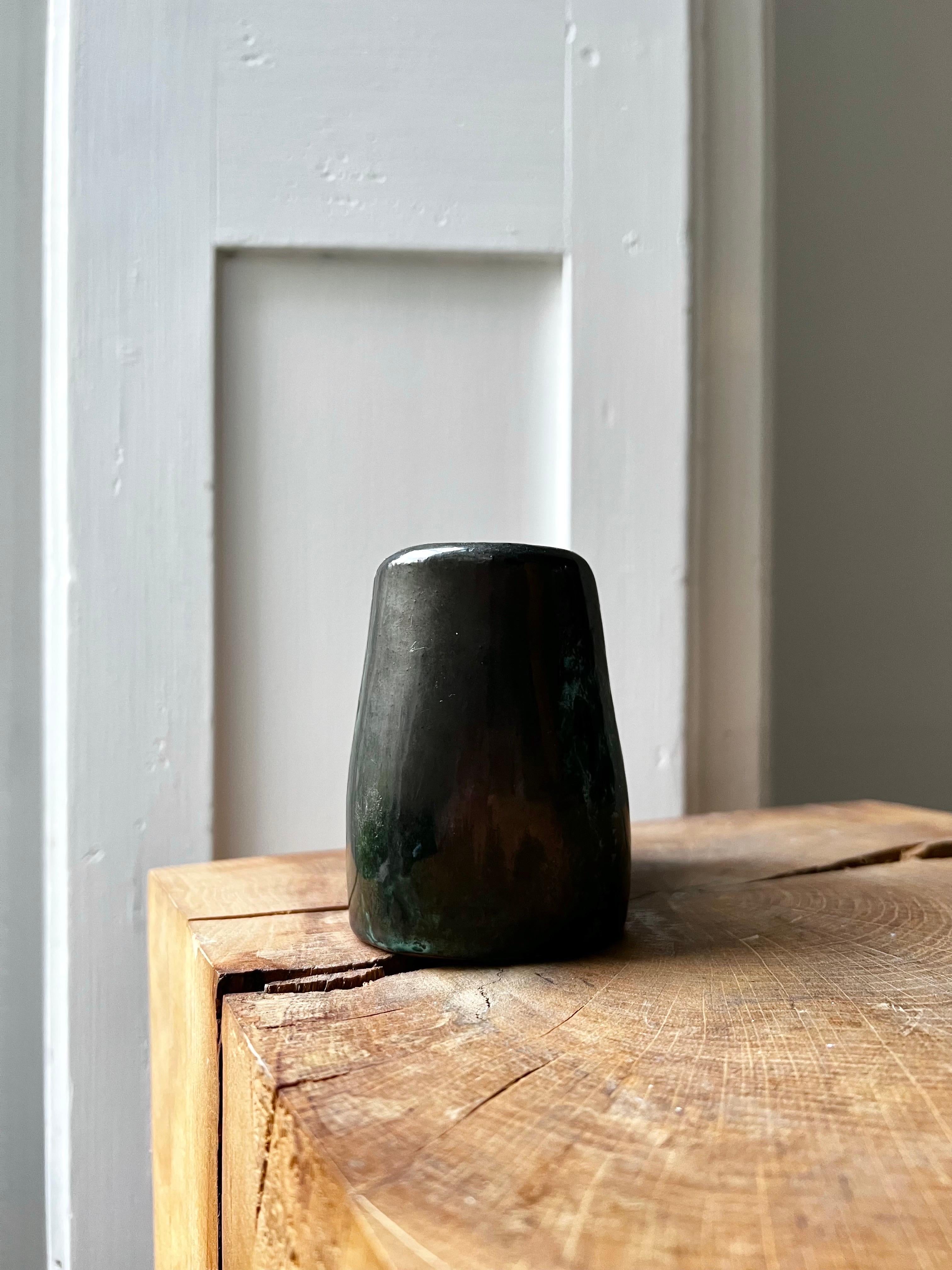 Piccolo vaso o recipiente di metà secolo di Hans Hedberg, Svezia In condizioni buone in vendita a London, GB