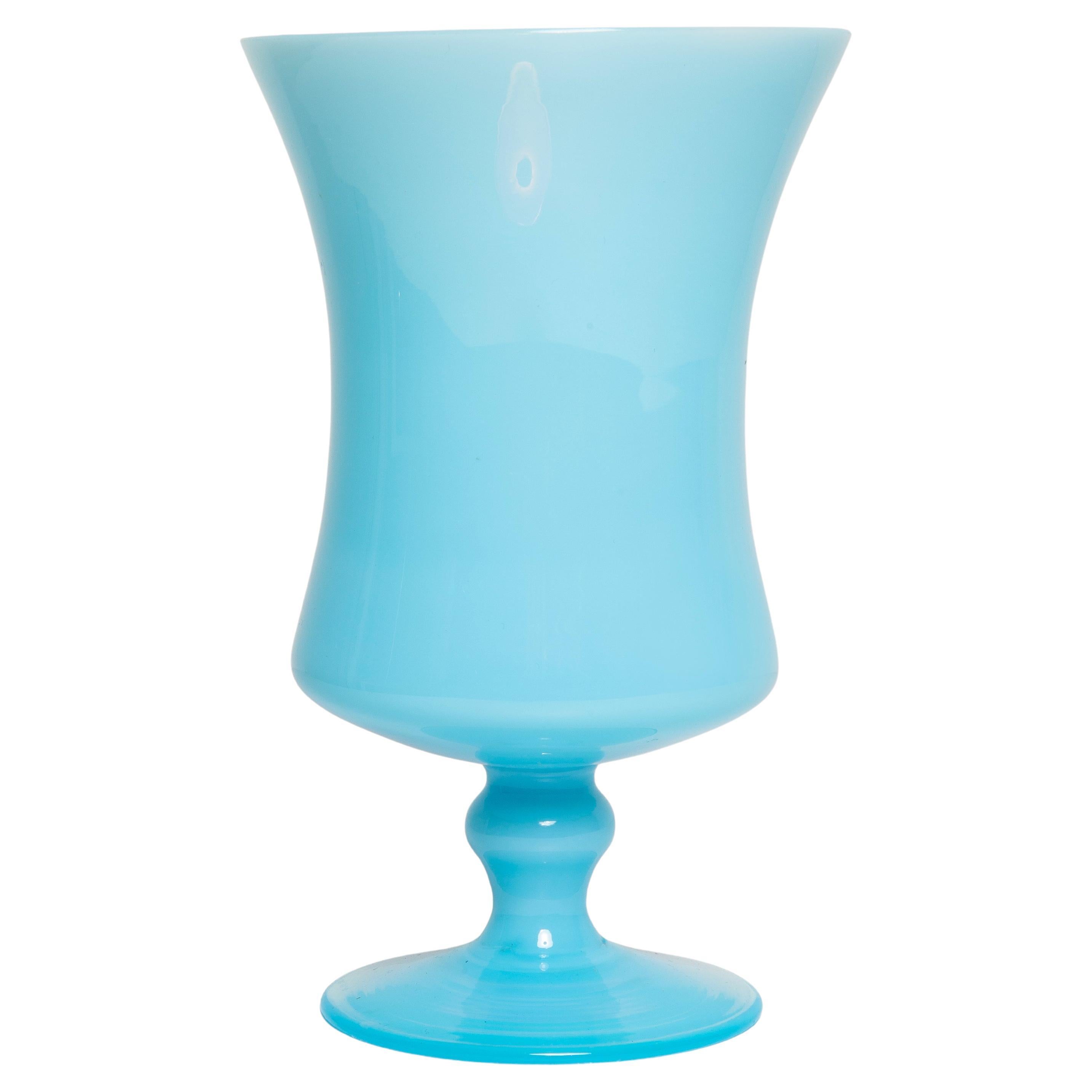 Petit vase en verre bleu vintage du milieu du siècle, Europe, années 1960