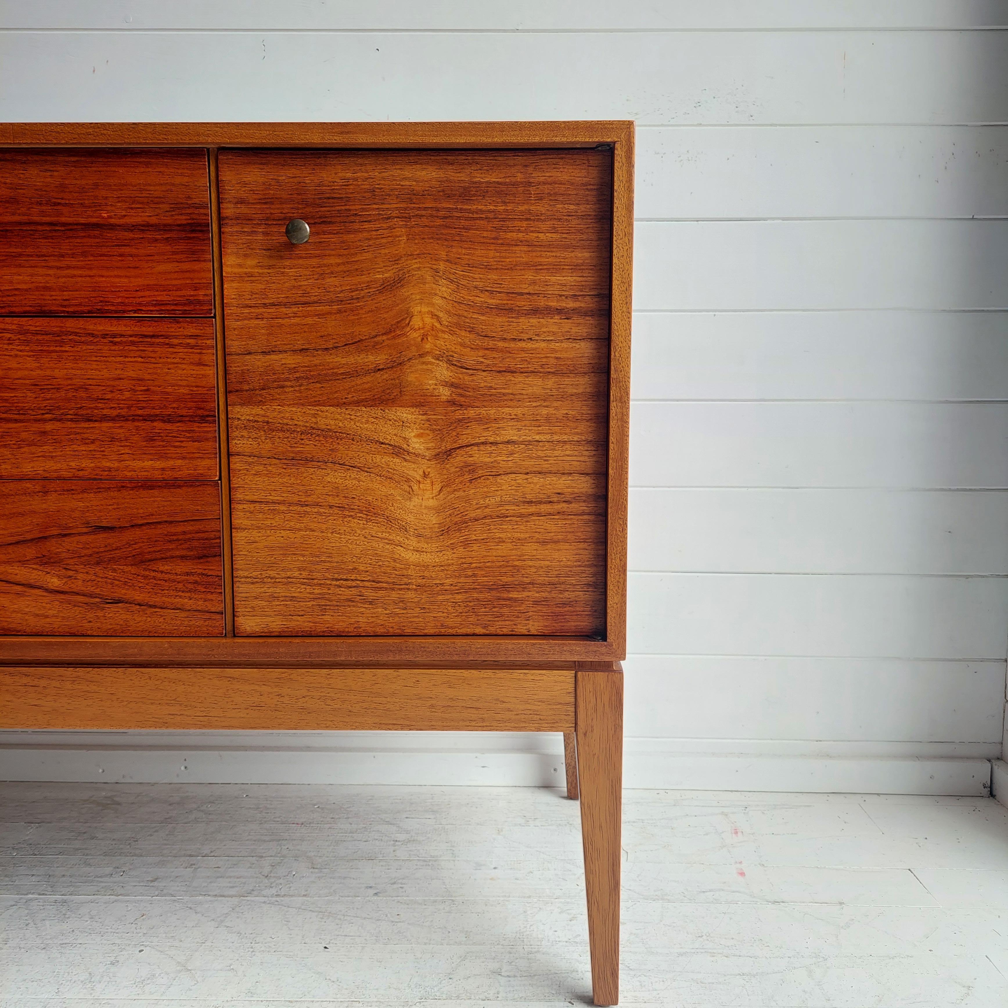 Small Mid Century walnut sideboard by Peter Hayward for Uniflex, 1960s In Good Condition In Leamington Spa, GB