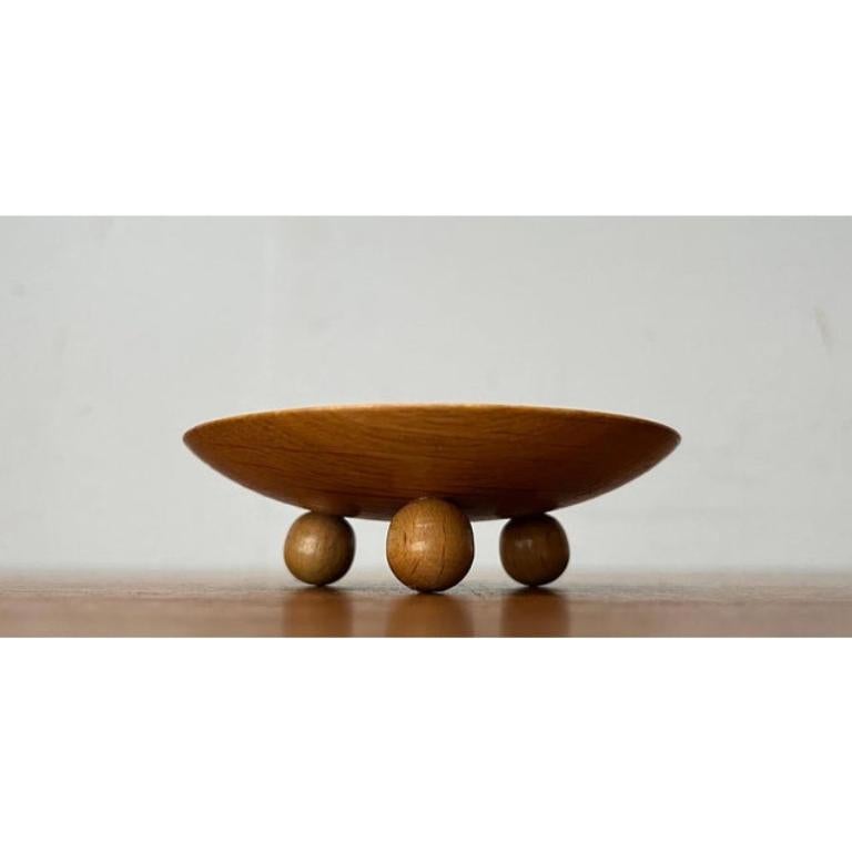 Piccolo portacandele in legno della metà del secolo scorso, anni '60, in ottime condizioni. Progettato dal 1960 al 1969.

Informazioni aggiuntive:
Materiali: Wood
Stile: Medioevo Moderno
Colore: marrone
Tipo di articolo: Vintage, Antico o