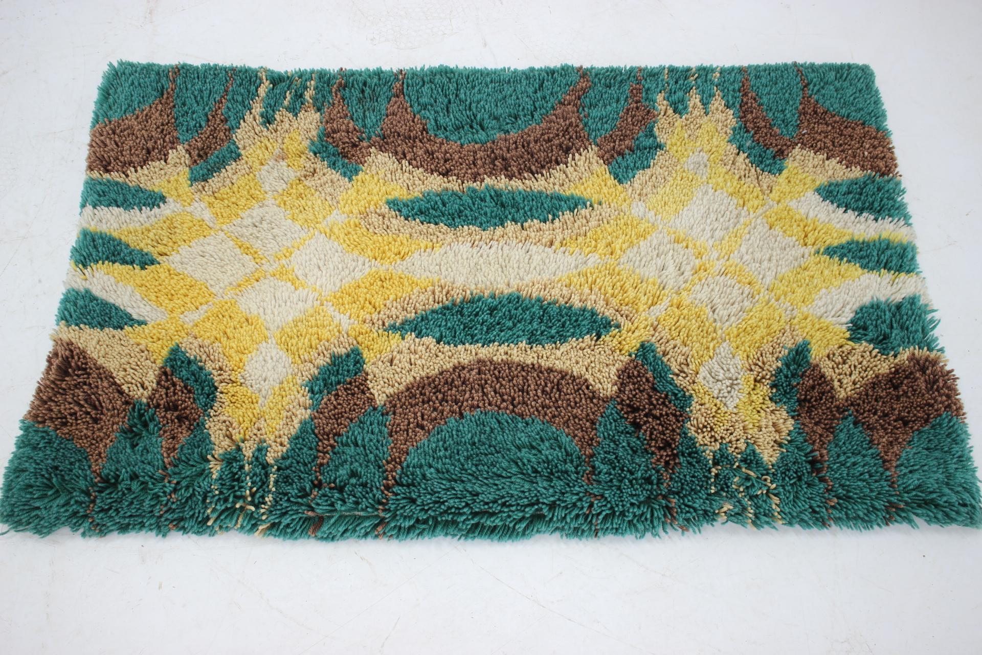 Mid-Century moderno Piccolo tappeto di design del Medioevo in stile Ege Rya, Danimarca, 1970 in vendita