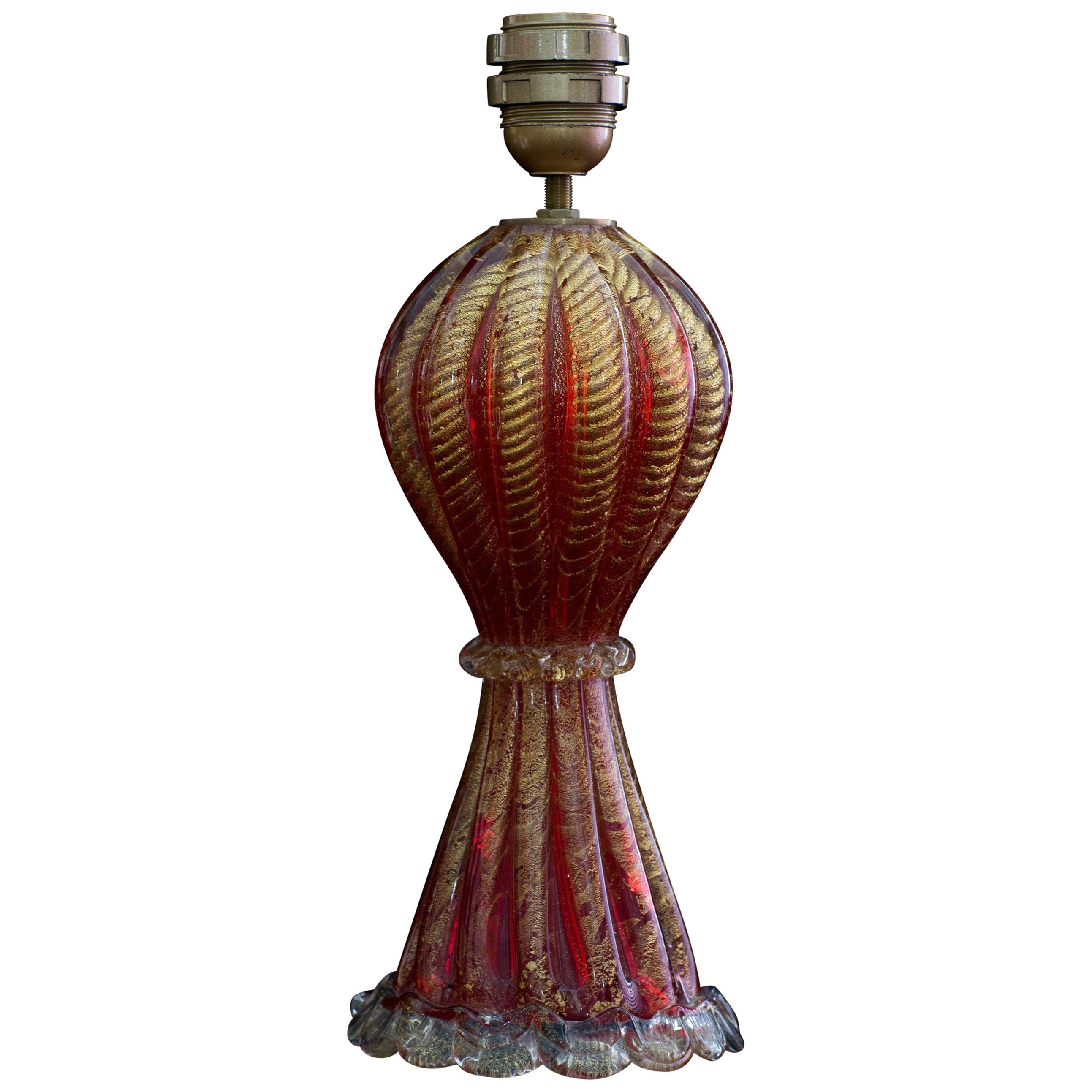 Small Midcentury Italian Red and Gold Table Lamp with Murano Glass by AVEM For Sale