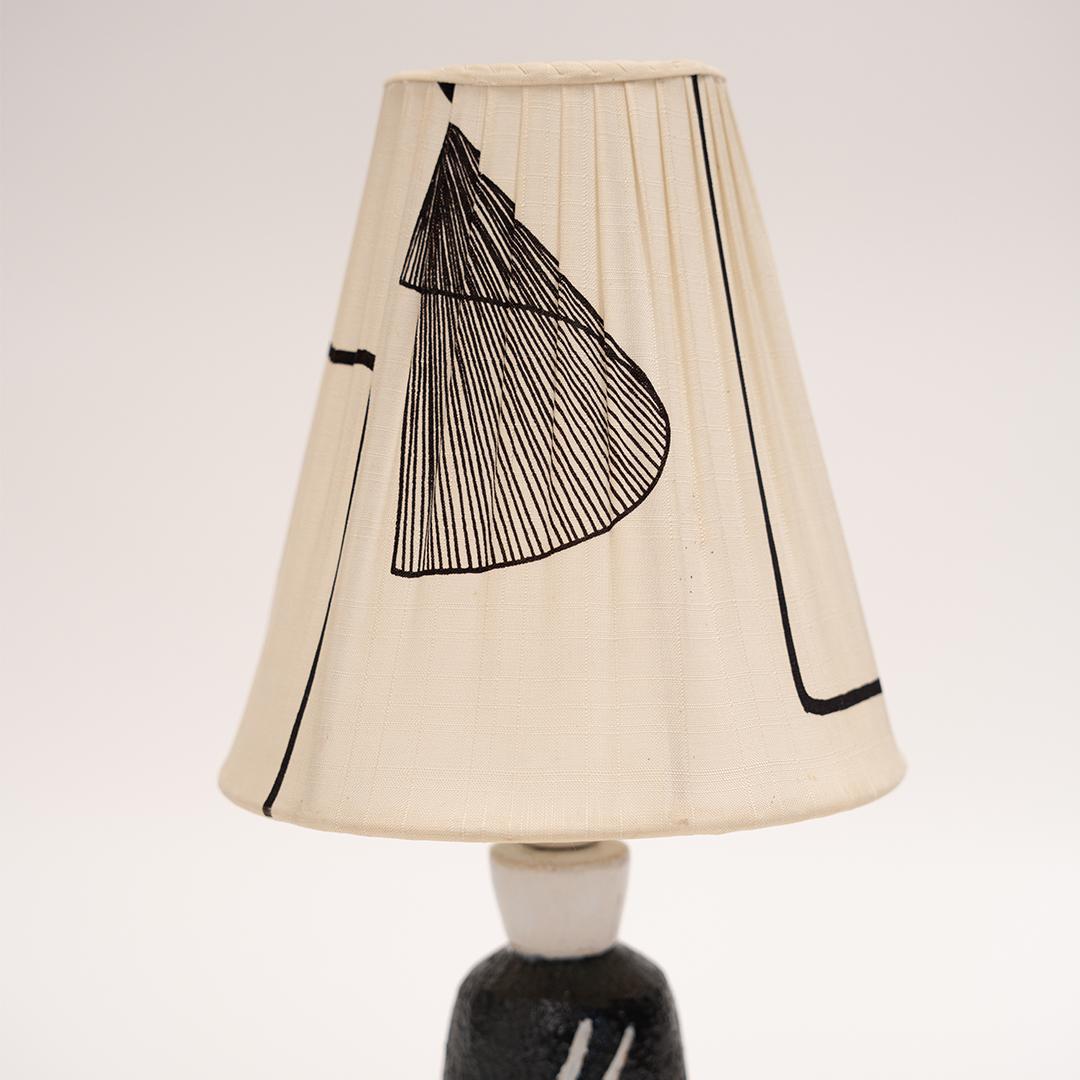 Pequeña lámpara de estudio moderna de mediados de siglo + pantalla Moderno de mediados de siglo en venta