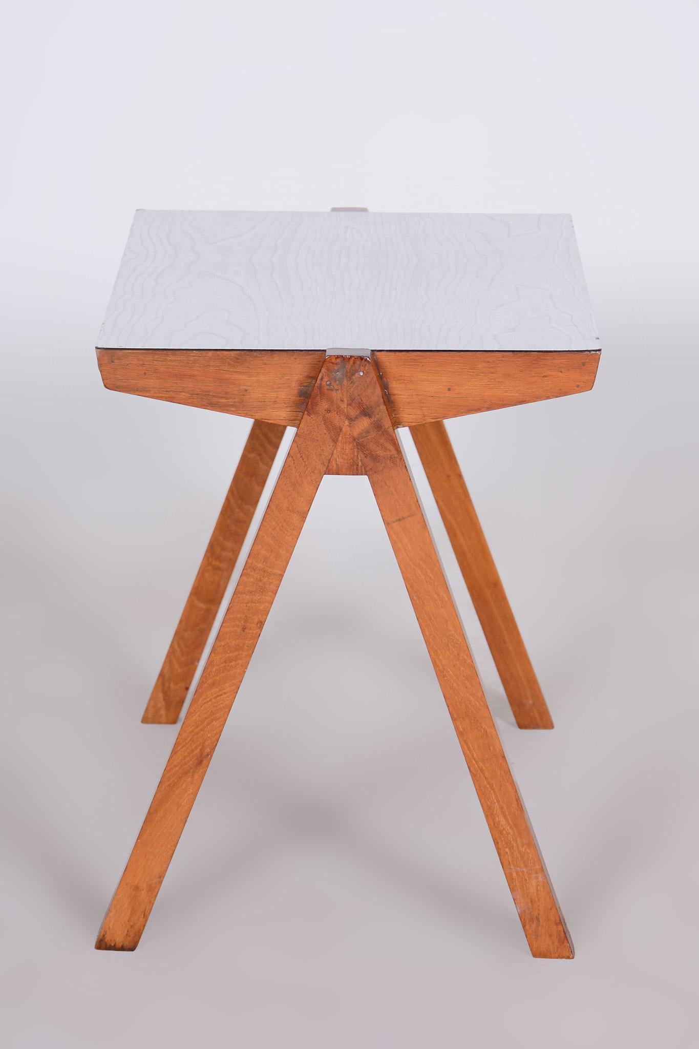 Small Midcentury Table, Beech, Umakart, Restored, Czechia, 1950s In Good Condition For Sale In Horomerice, CZ