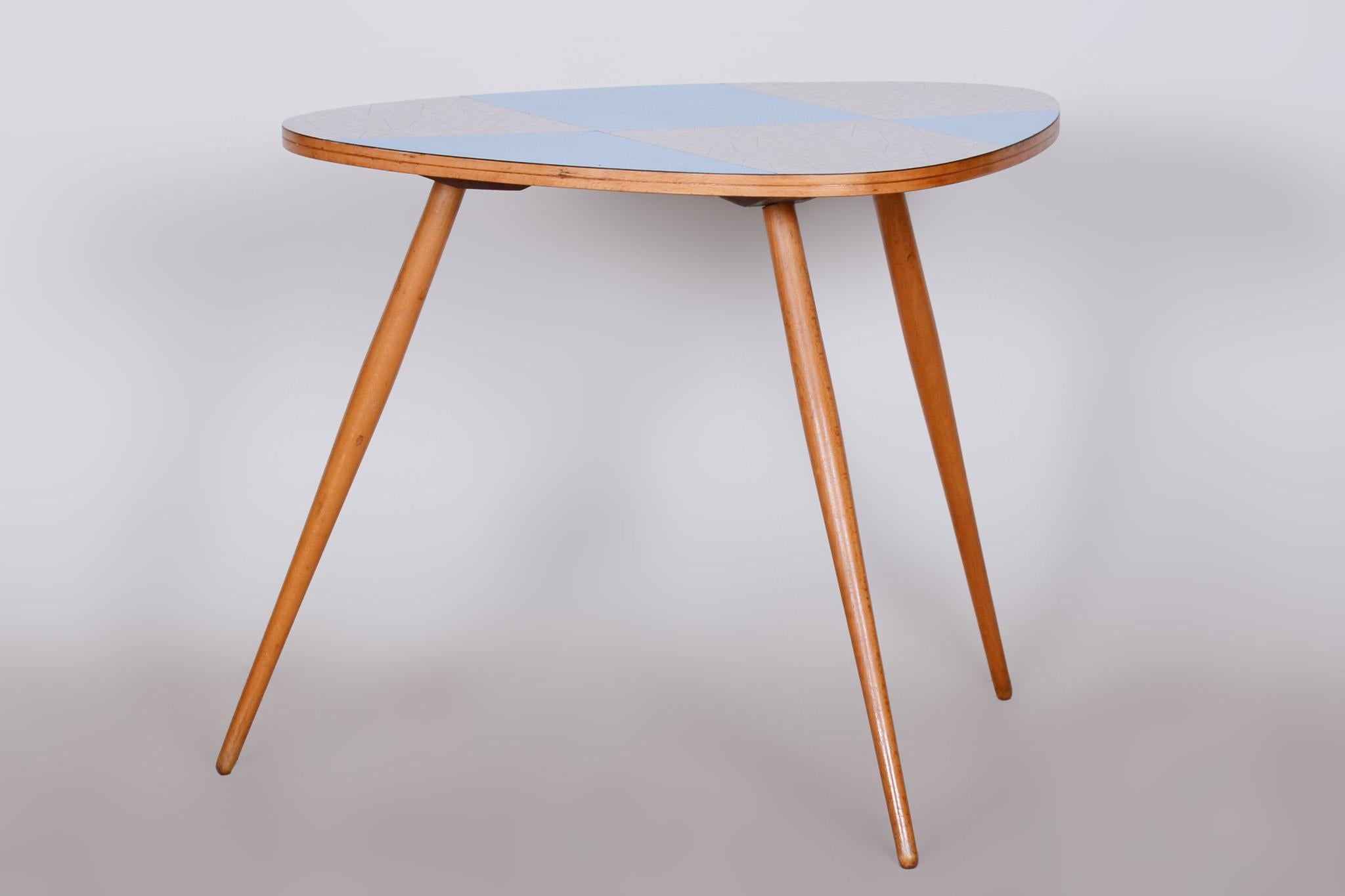Small midcentury table.

Source: Czechia
Period: 1950-1959
Colors: Brown, blue, grey with a pattern
Material: Beech, umakart

Well-preserved condition.