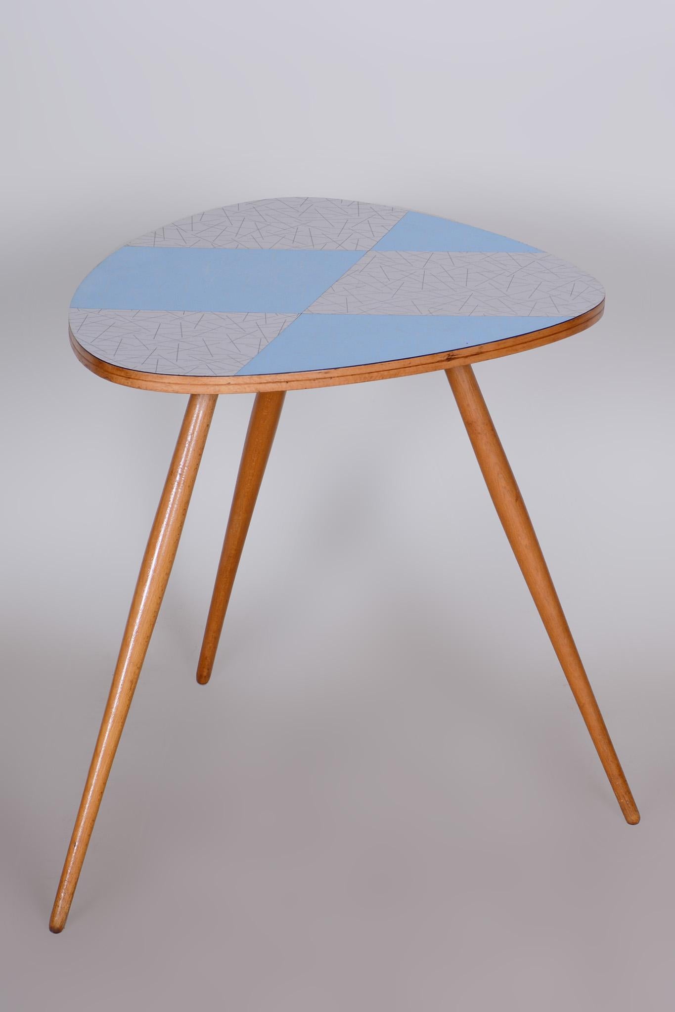 Small Midcentury Table, Beech, Umakart, Well-Preserved Condition, Czechia, 1950s In Good Condition For Sale In Horomerice, CZ