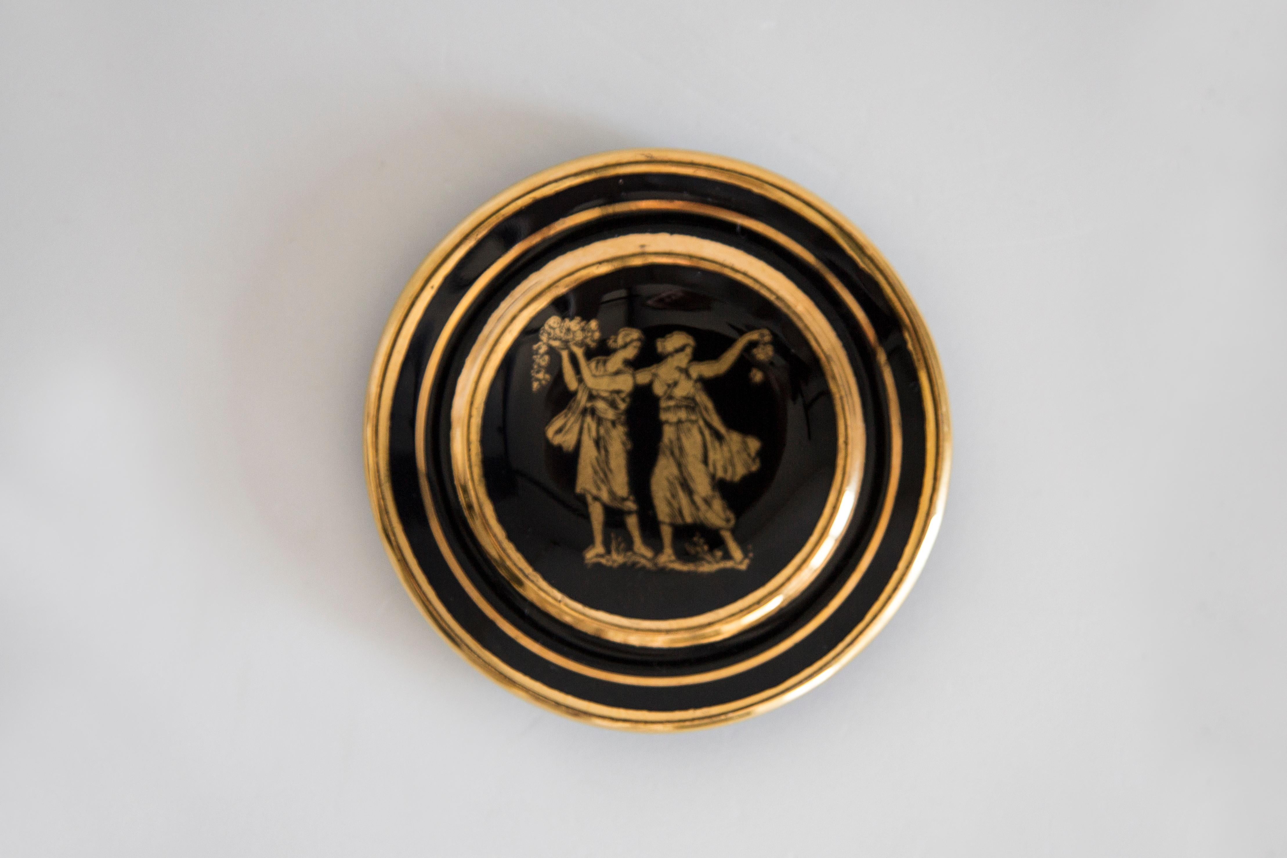 20ième siècle Petite assiette décorative vintage en porcelaine, Grèce, 1970 en vente