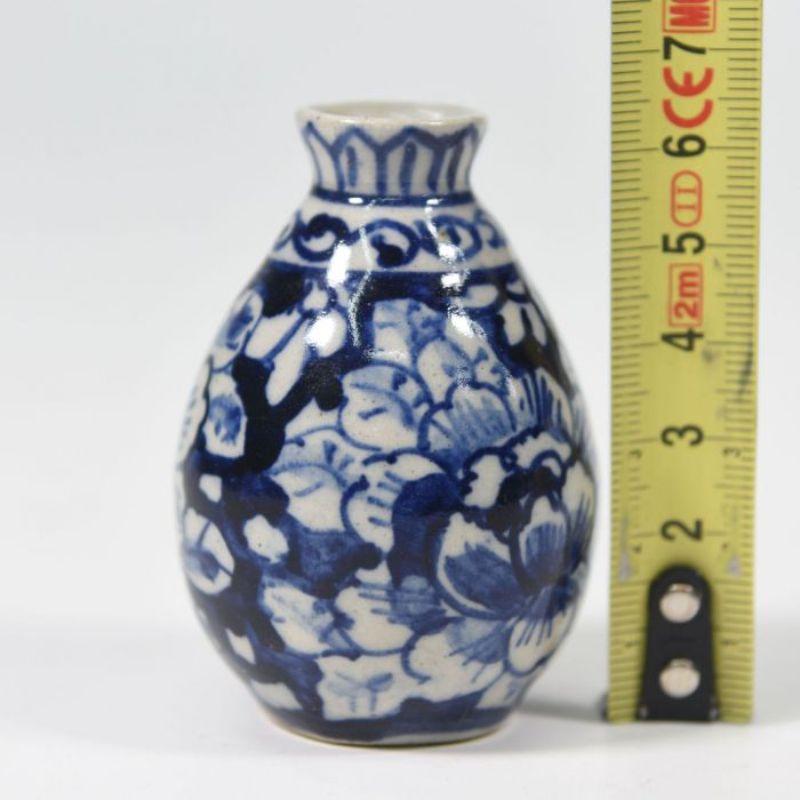 Bronze Petit vase chinois miniature bleu et blanc en vente