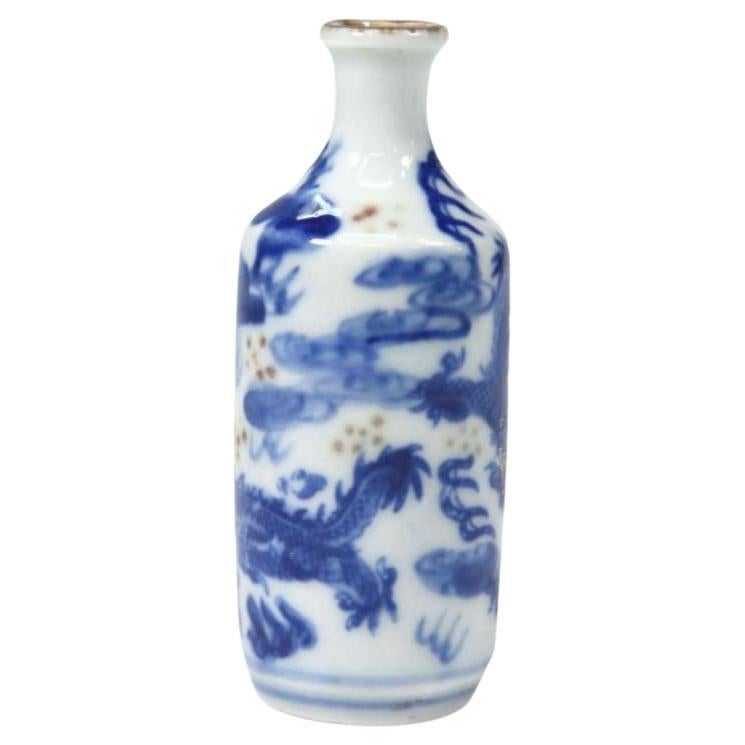 Blaue und weiße chinesische Miniatur-Vase im Angebot
