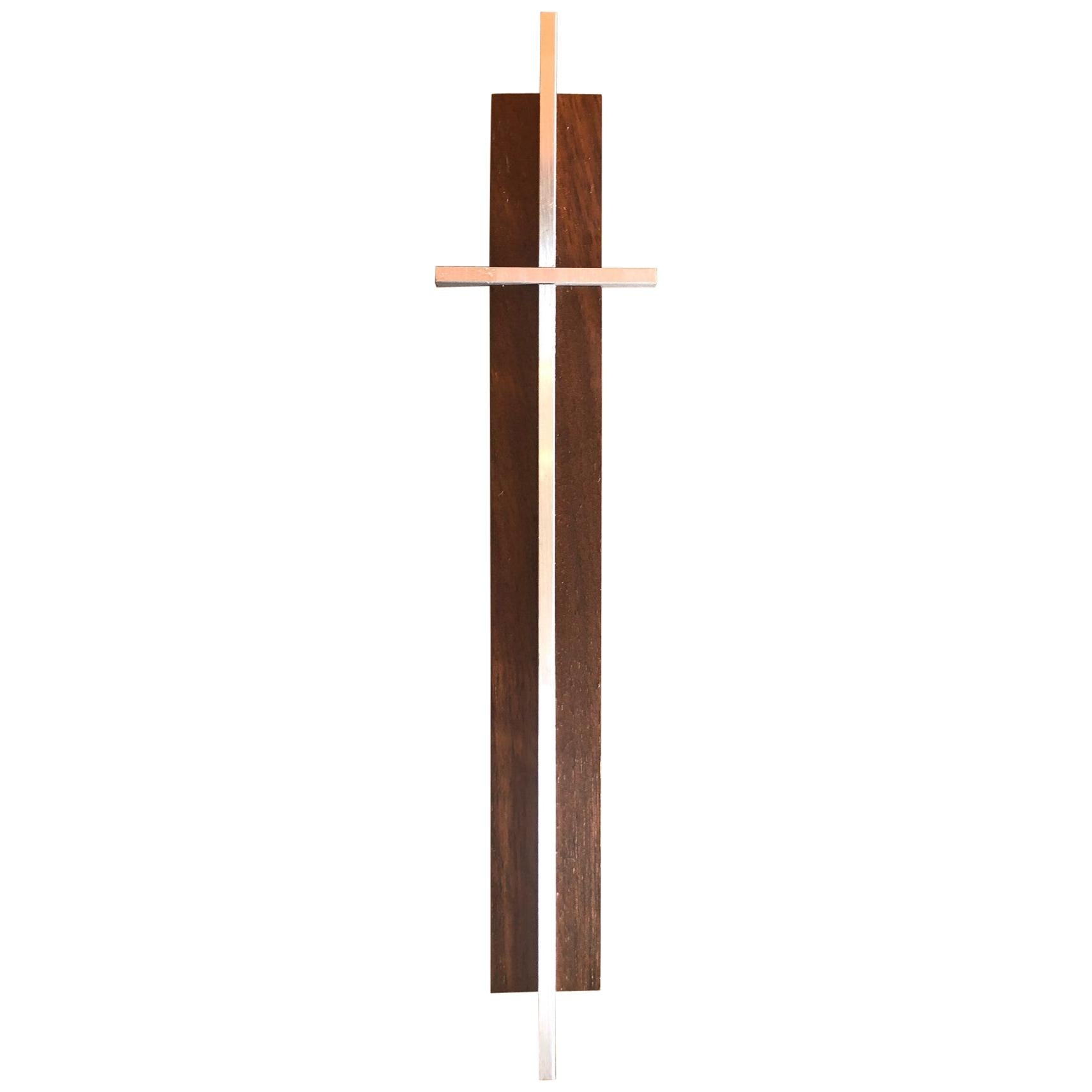 Petit crucifix / croix minimaliste en noyer et aluminium