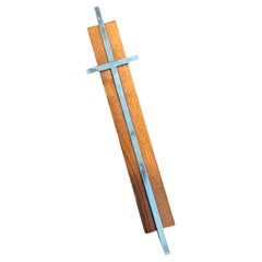 Petit crucifix / croix minimaliste en noyer et aluminium
