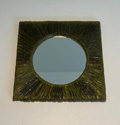 Piccolo specchio in resina verde. Lavoro francese. Circa 1970