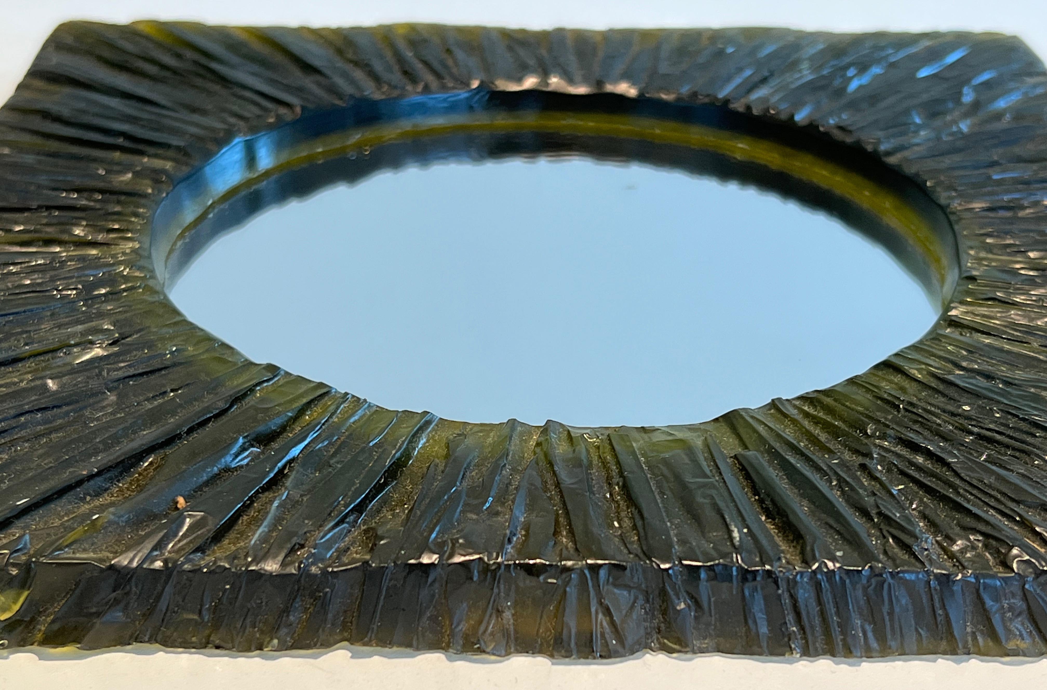 Petit miroir en résine verte. Travail en français. Circa 1970 Bon état - En vente à Marcq-en-Barœul, Hauts-de-France