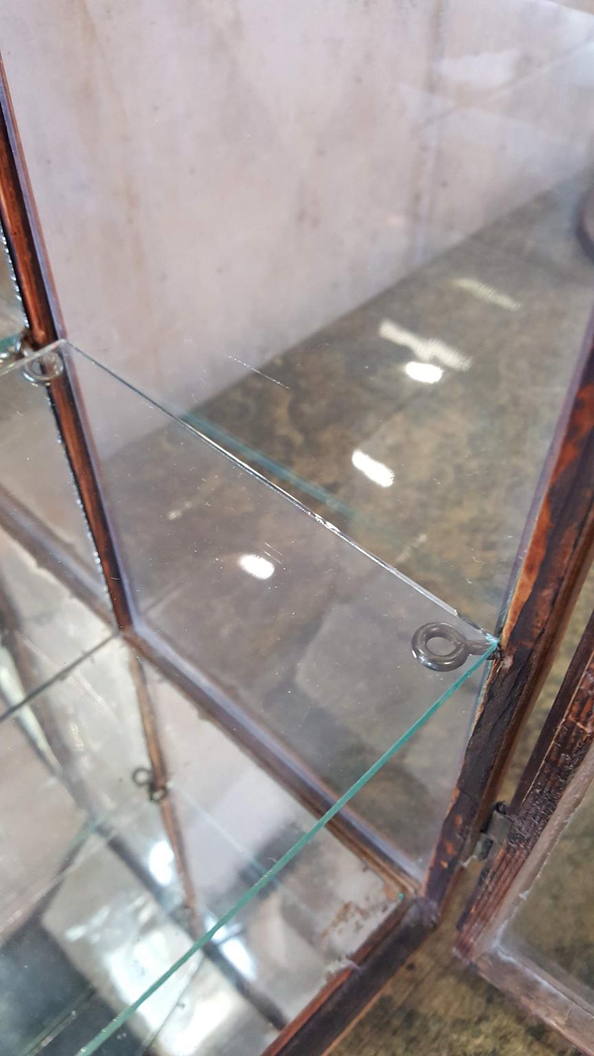 Small Mirrored Table Display from the 19th Century In Good Condition In Hamburg, DE