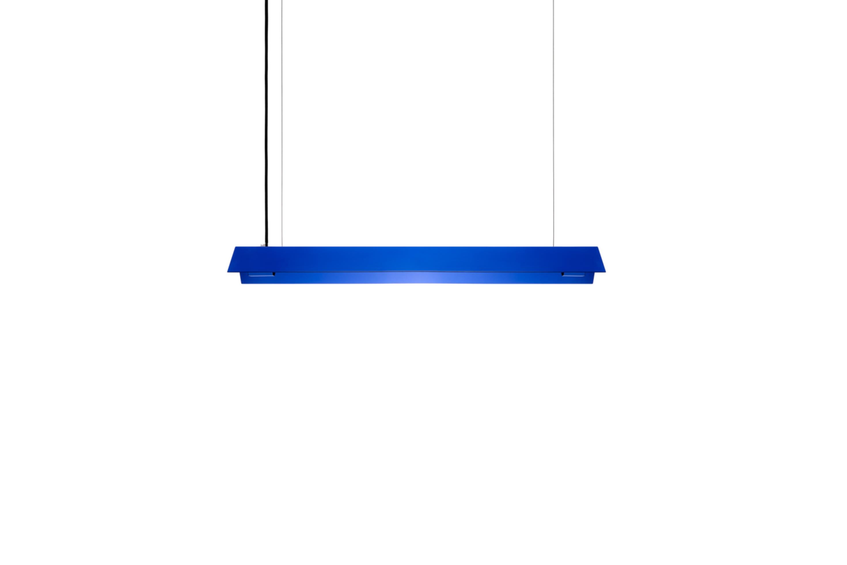 Small Misalliance ral ultramarine suspended light by lexavala.
Dimensions: D 16 x W 70 x H 8 cm
Materials: powder coated aluminium.

There are two lenghts of socket covers, extending over the LED. Two short are to be found in Suspended and