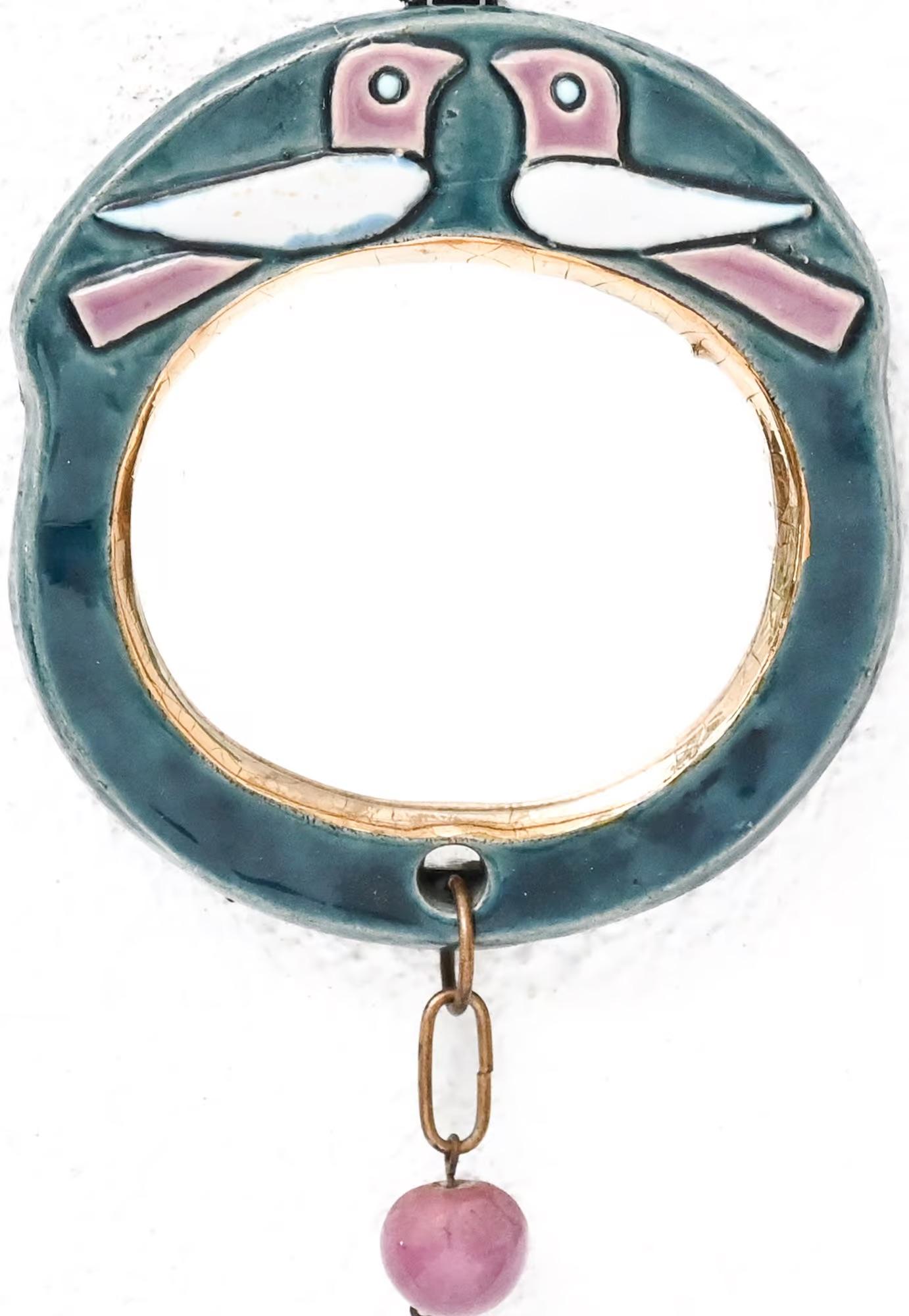 20ième siècle Petit miroir de poche circulaire en céramique Mithé Espelt en vente