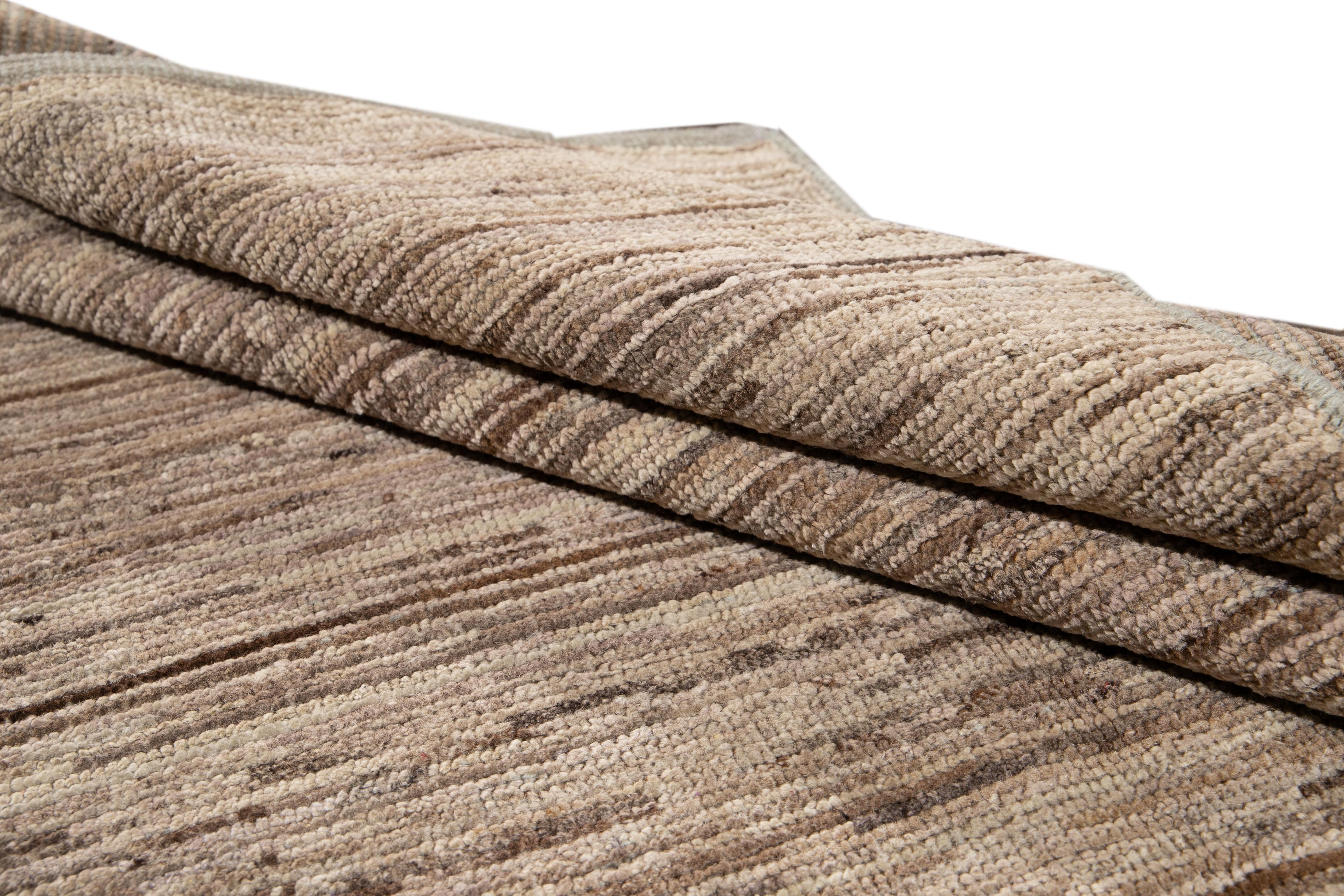 Alfombra moderna pequeña de lana beige de estilo marroquí en venta 3