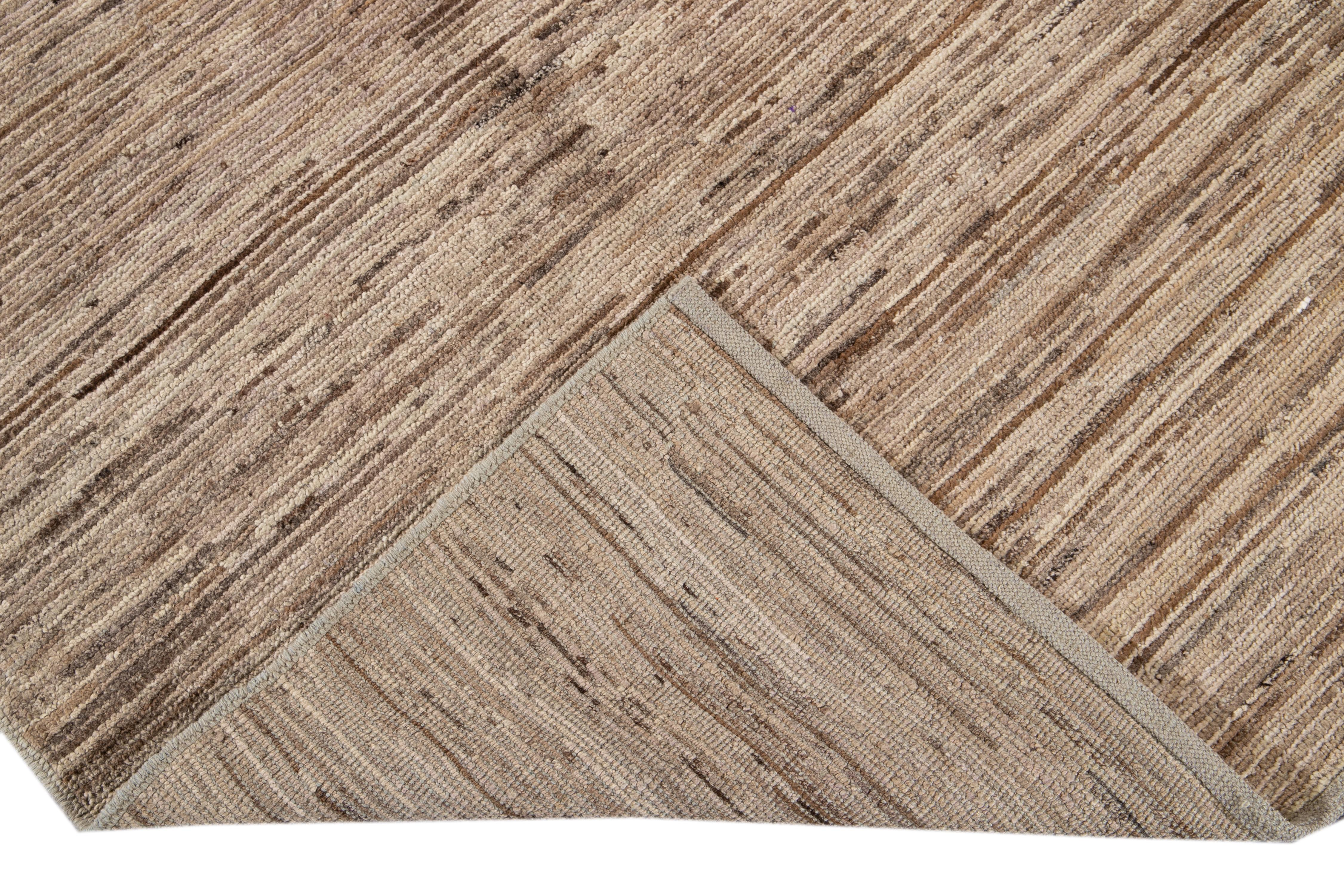 Alfombra moderna pequeña de lana beige de estilo marroquí en venta 4