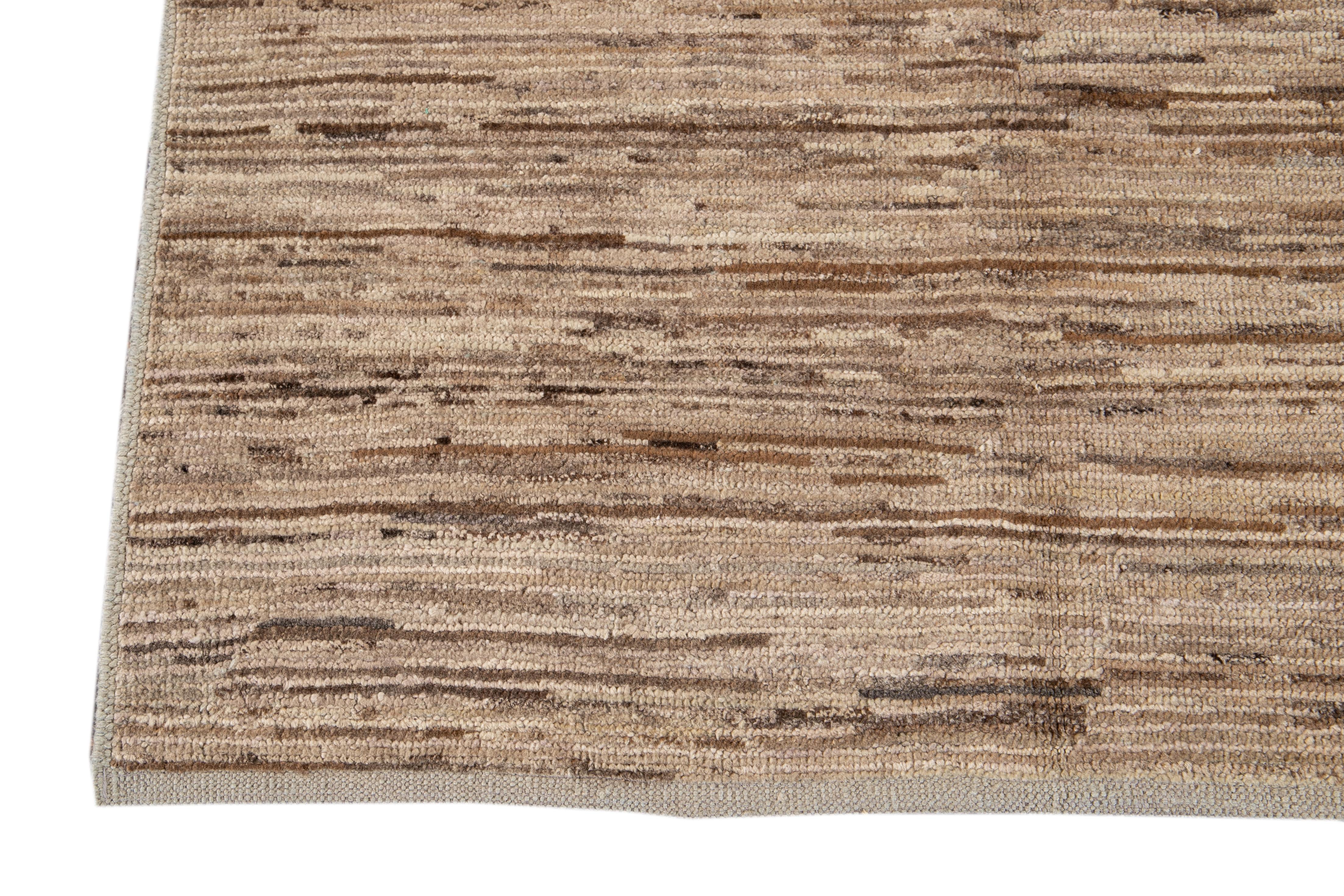 Alfombra moderna pequeña de lana beige de estilo marroquí en Nuevo estado para la venta en Norwalk, CT