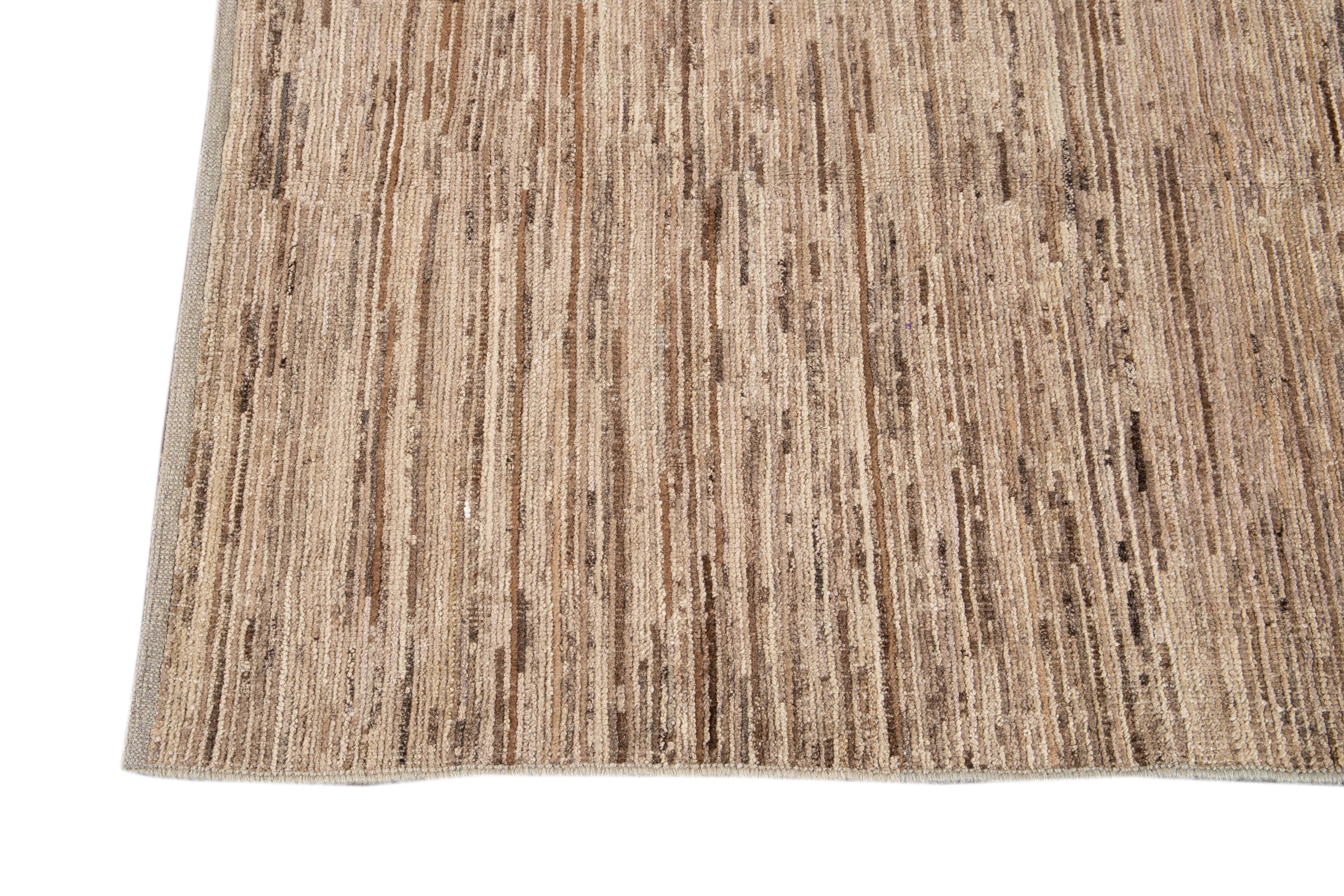 Laine Petit tapis moderne en laine beige de style marocain en vente