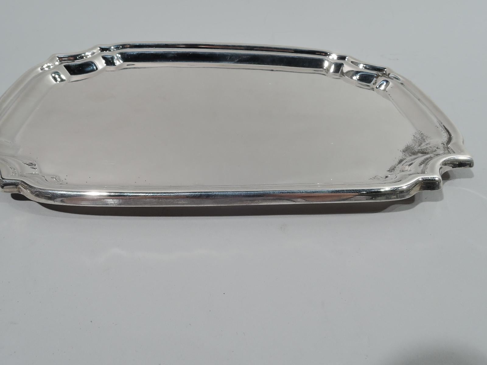 Small Modern Georgian sterling silver tray. Made by Poole in Taunton, Mass. Rectangular cartouche with curved sides and curvilinear corners; rim molded. Fully marked including maker’s stamp and no. 364. Weight: 5.7 troy ounces.