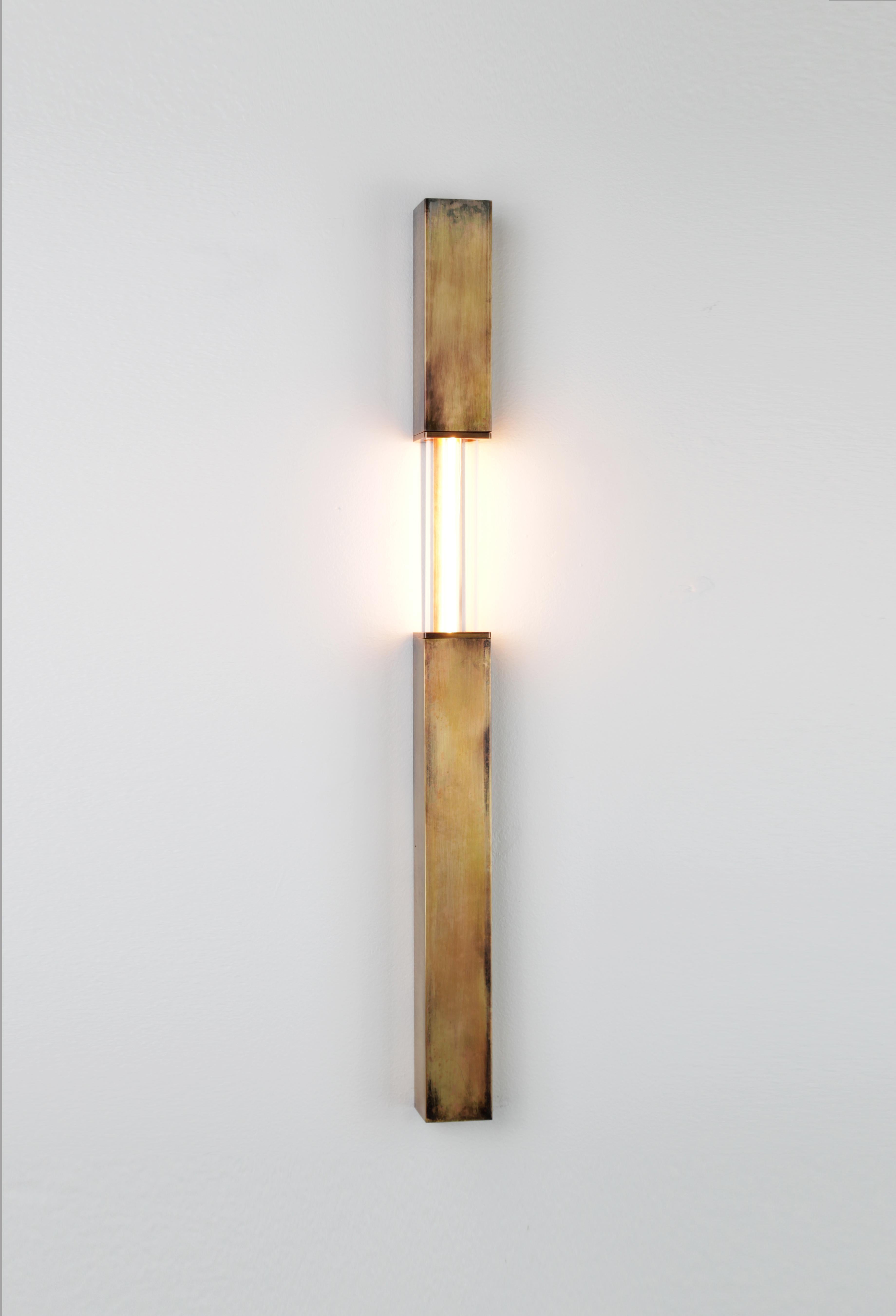 Mini Stilk: Unsere schlichte und elegante Stilk Daikon eignet sich für kleinere Räume oder solche, die eine dezente Beleuchtung benötigen. Die Stilk kann sowohl einzeln als auch in mehreren Exemplaren an der Wand aufgehängt werden, wenn mehr Licht