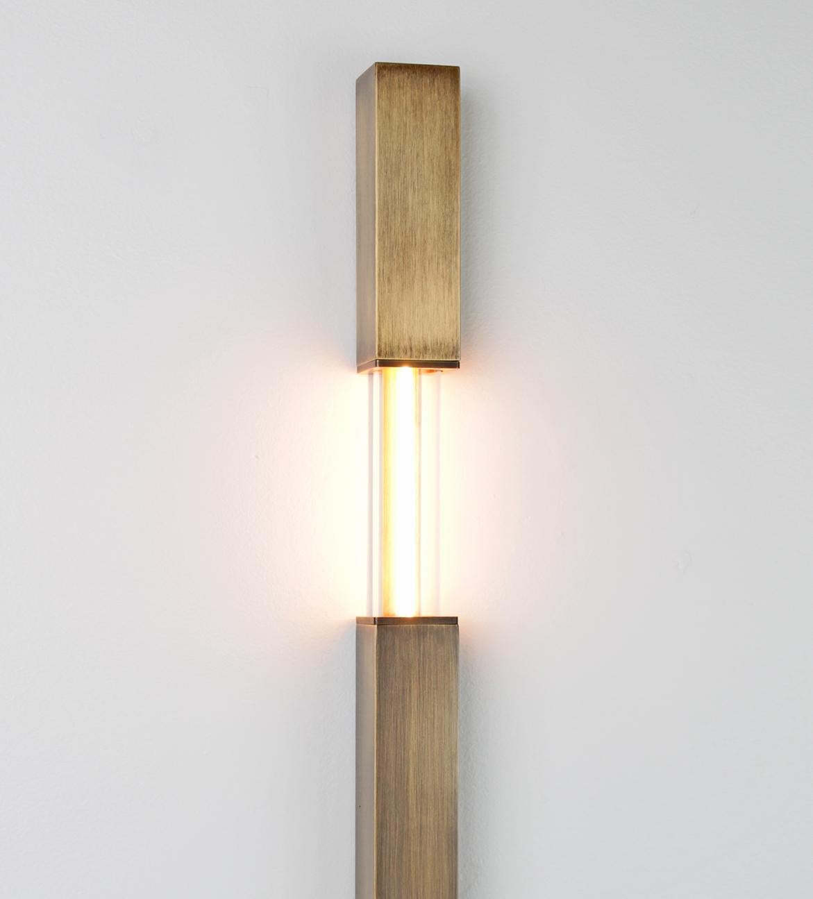 Mini stilk: Our simple and elegant Stilk Daikon is suited to smaller spaces or those in need of subtle illumination. The Stilk is lovely hanging solo on a wall or in multiples where more light or action is needed. 

Surface finish: brushed brass,