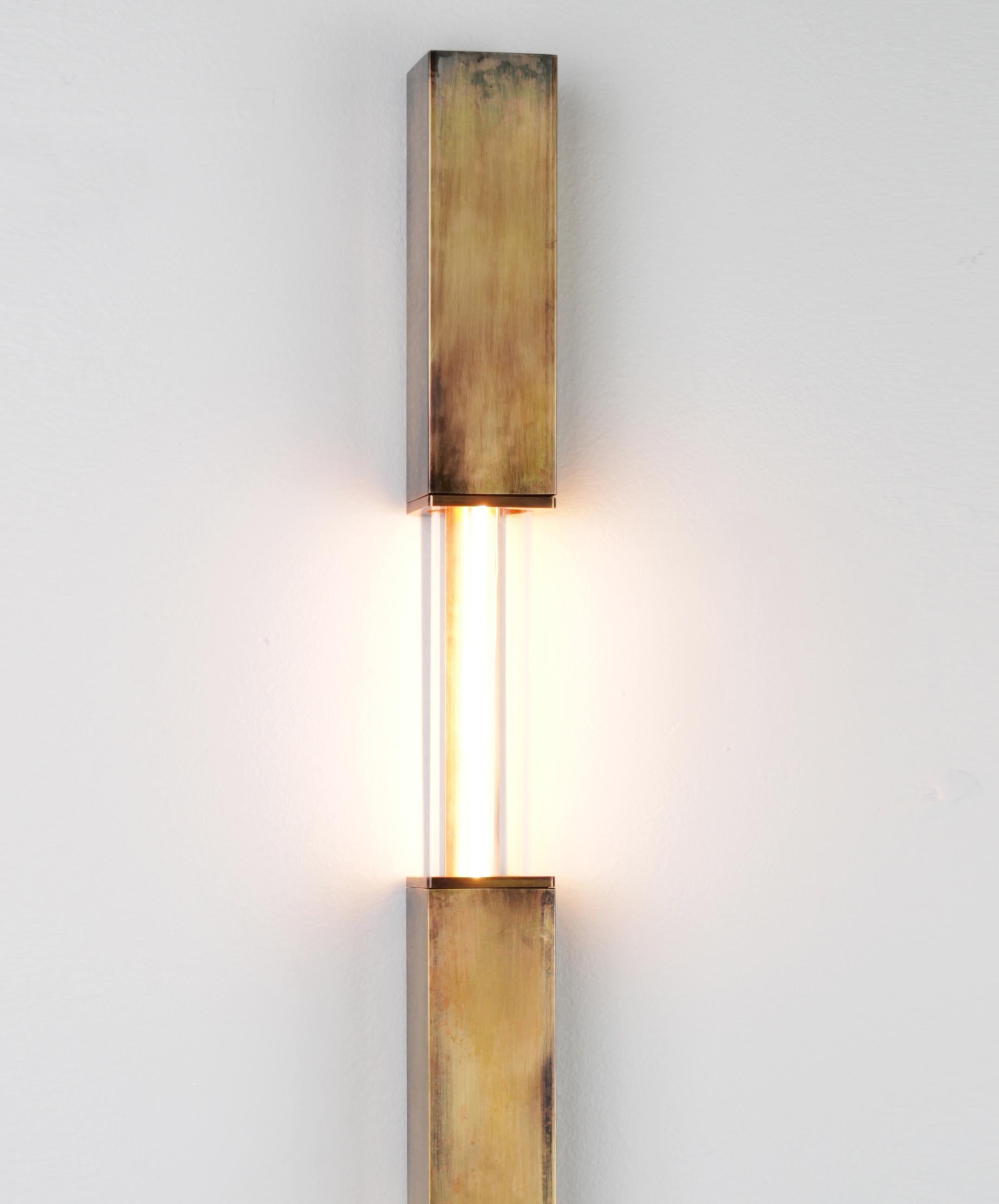 Kleine moderne Wandleuchte aus Messing, ADA Wandleuchte, Mini Stilk (amerikanisch) im Angebot