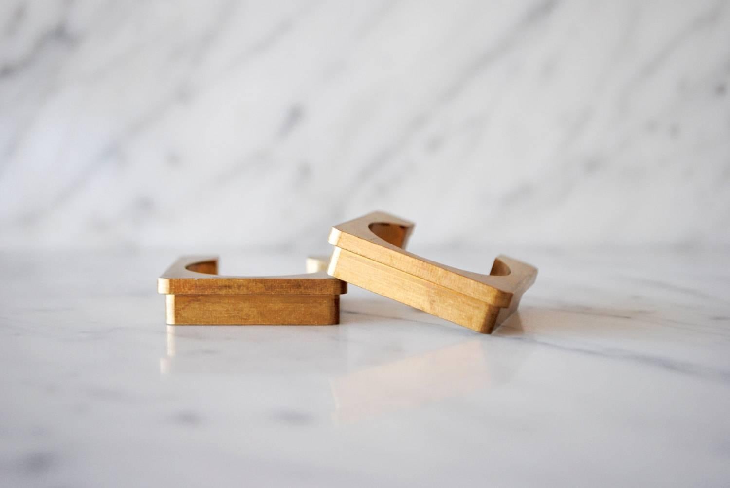 Kleine moderne Wandleuchte aus Messing, ADA Wandleuchte, Mini Stilk (Lackiert) im Angebot