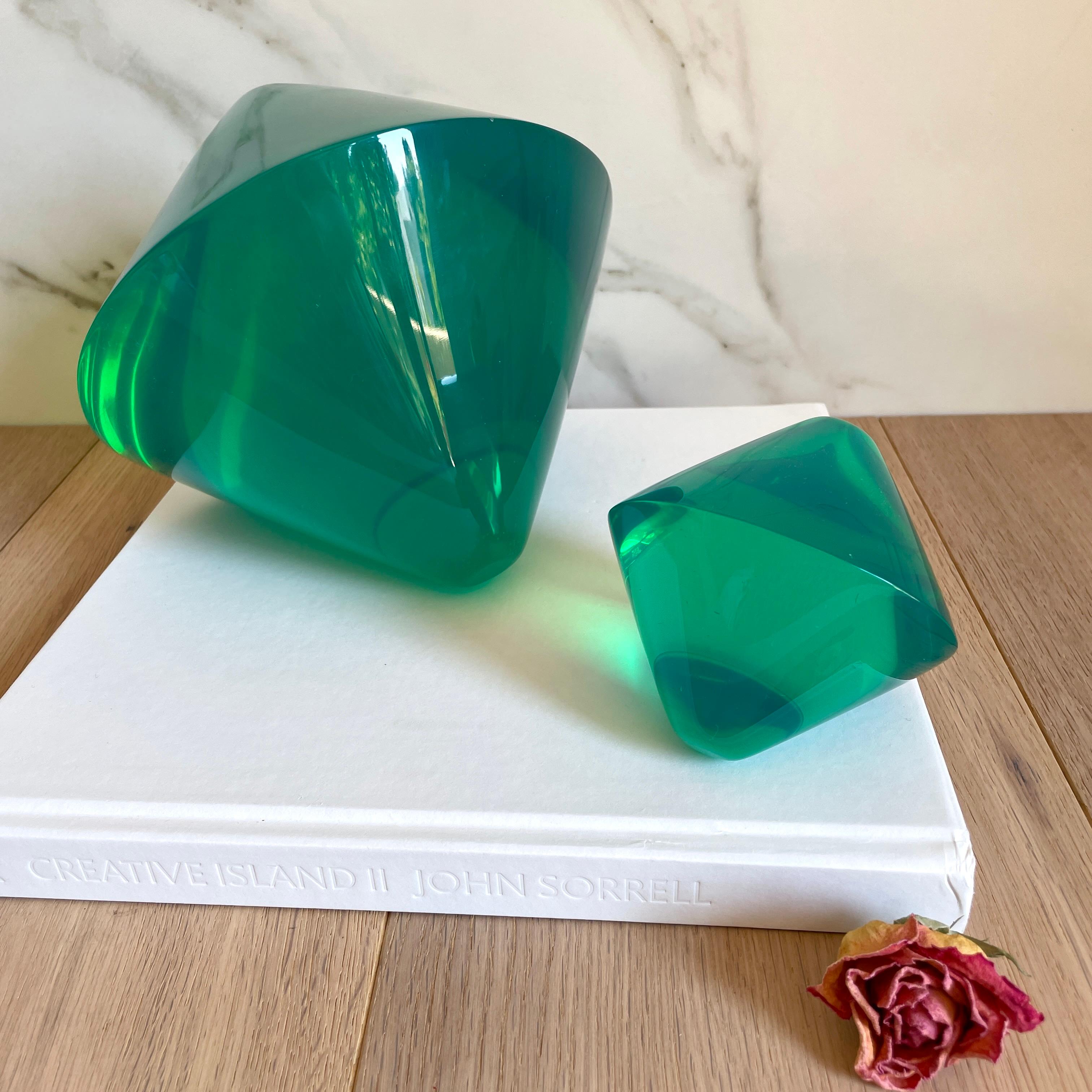This modern geometric sculptures will add a touch of color to any space, you can place them on top of books on your coffee table or even as a centerpiece. The possibilities are endless.
We recommend mixing both sizes available to create more of a
