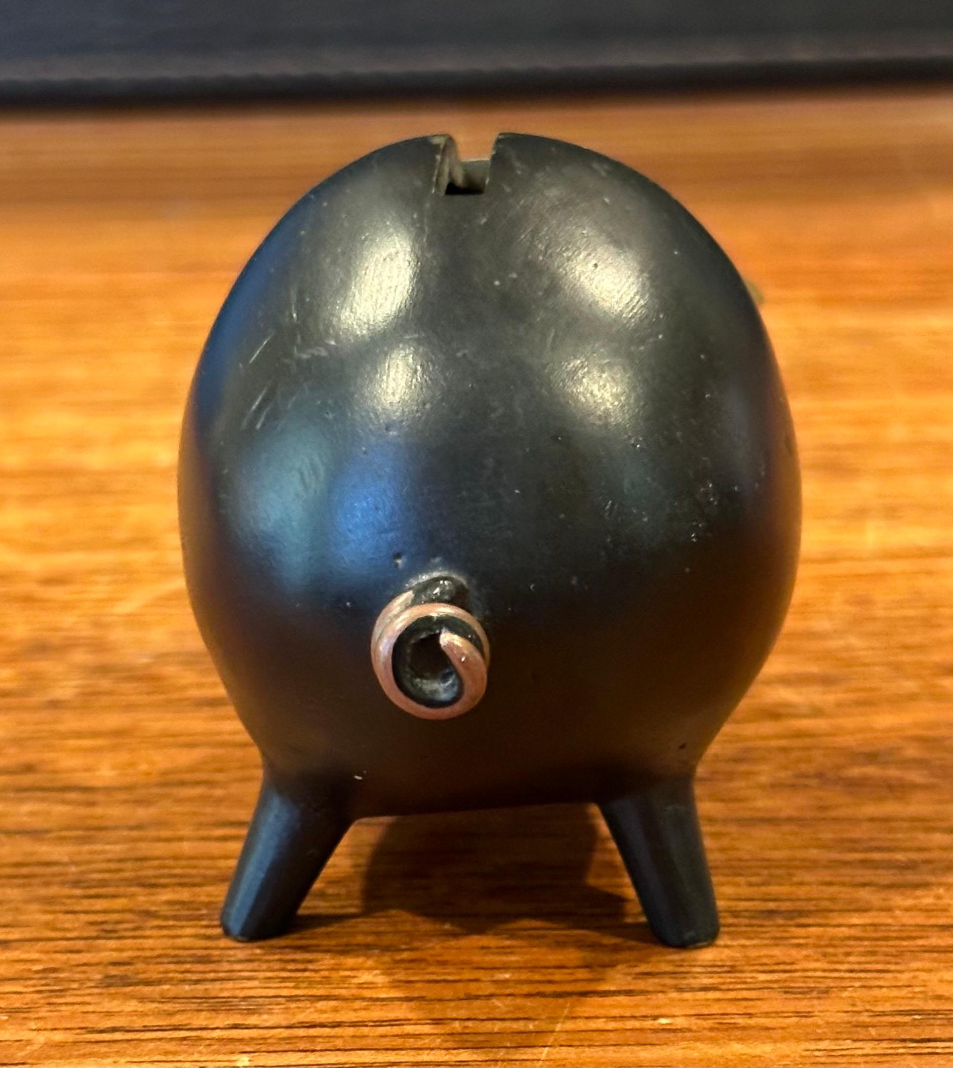 Kleine modernistische Piggy Bank aus Gusseisen von Taxco aus Mexiko im Angebot 2
