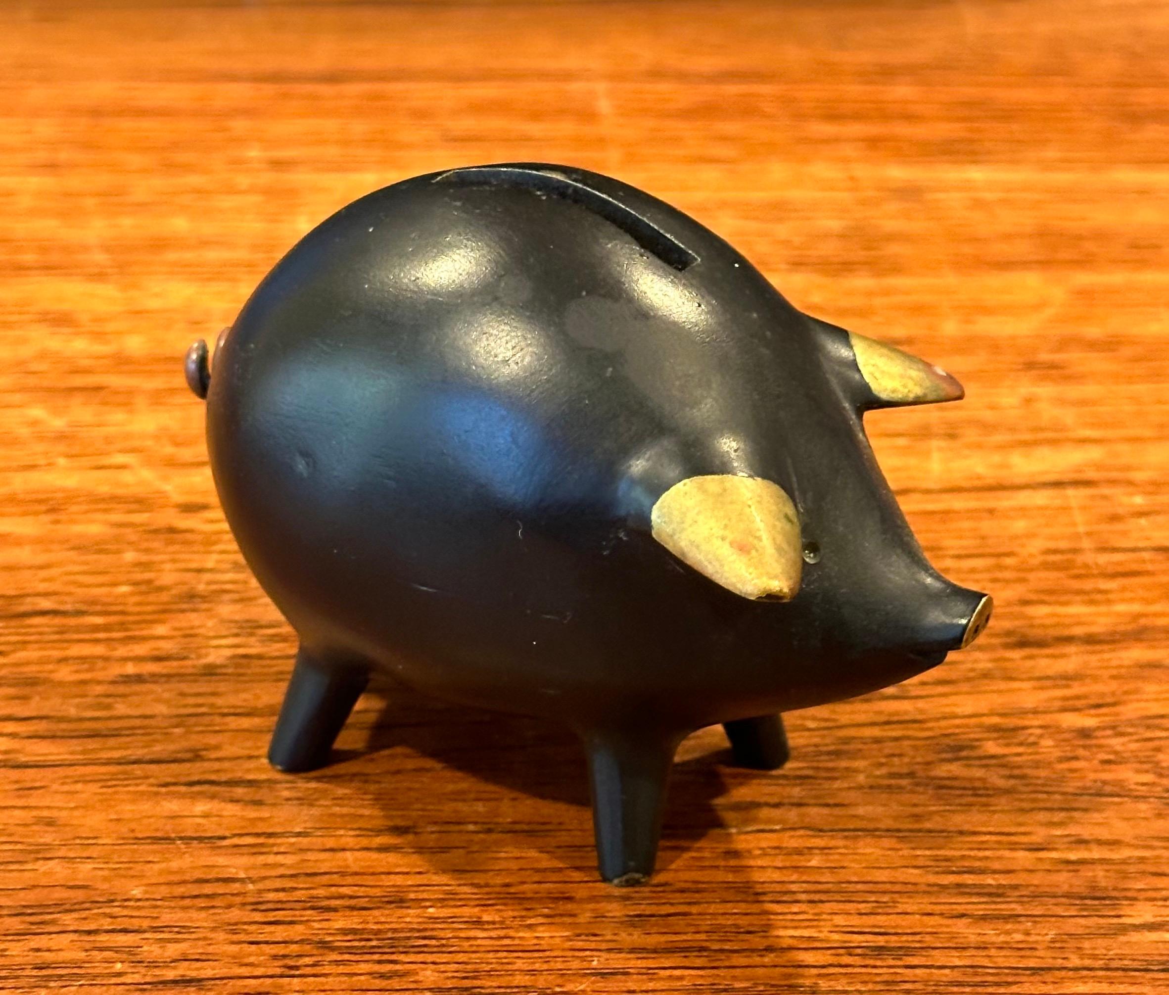 Kleine modernistische Piggy Bank aus Gusseisen von Taxco aus Mexiko (Appliqué) im Angebot