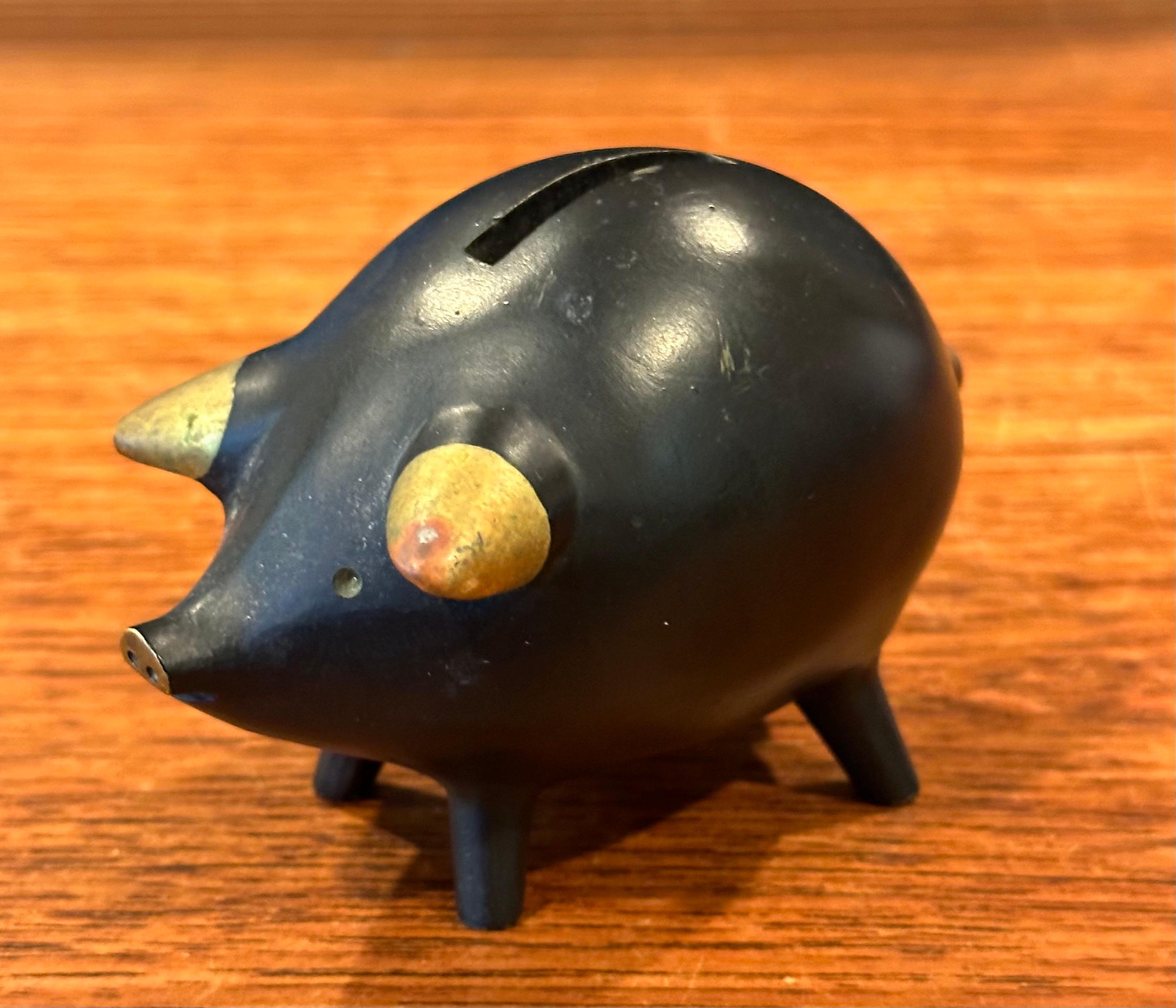 Kleine modernistische Piggy Bank aus Gusseisen von Taxco aus Mexiko (20. Jahrhundert) im Angebot