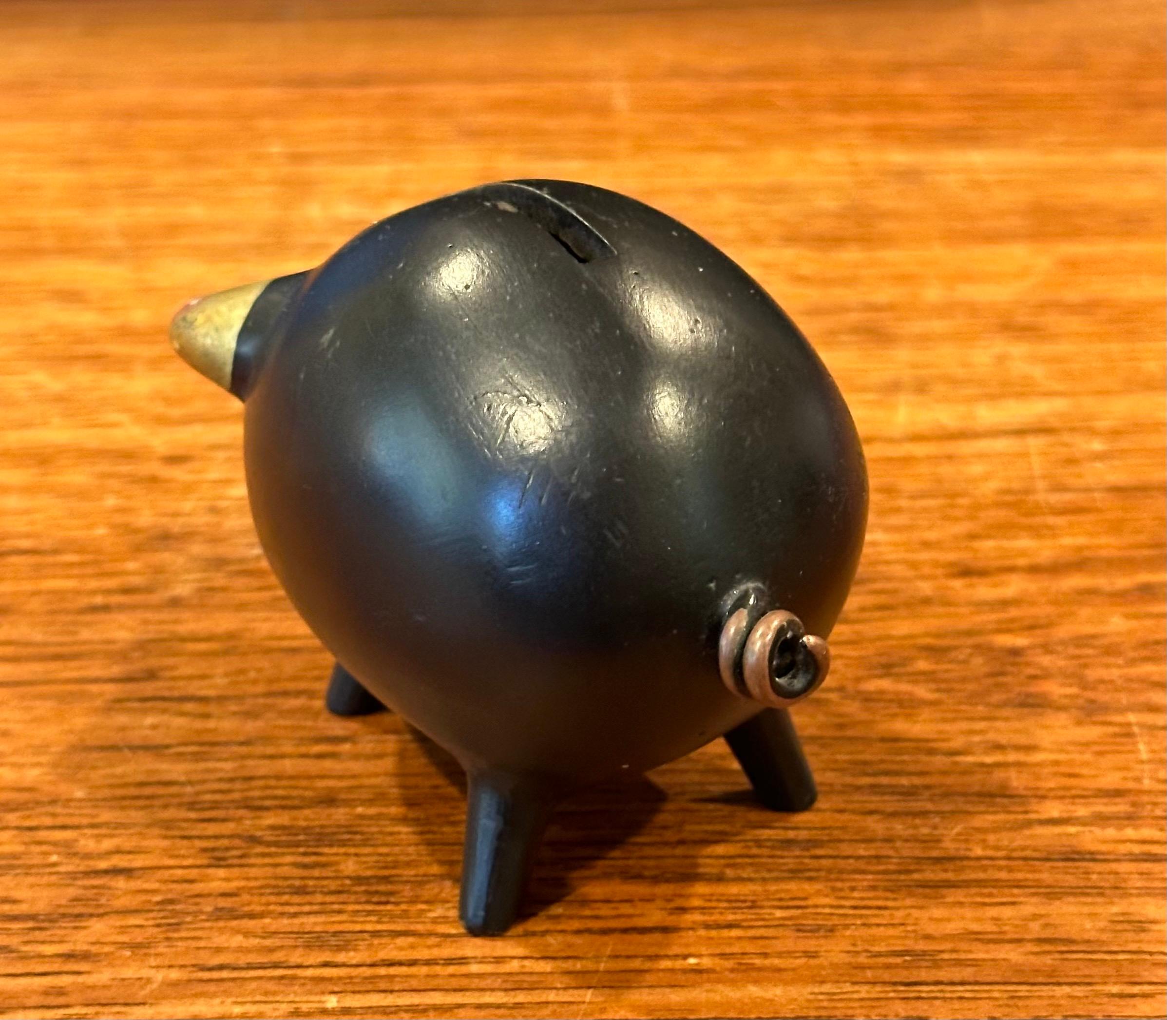 Kleine modernistische Piggy Bank aus Gusseisen von Taxco aus Mexiko im Angebot 1