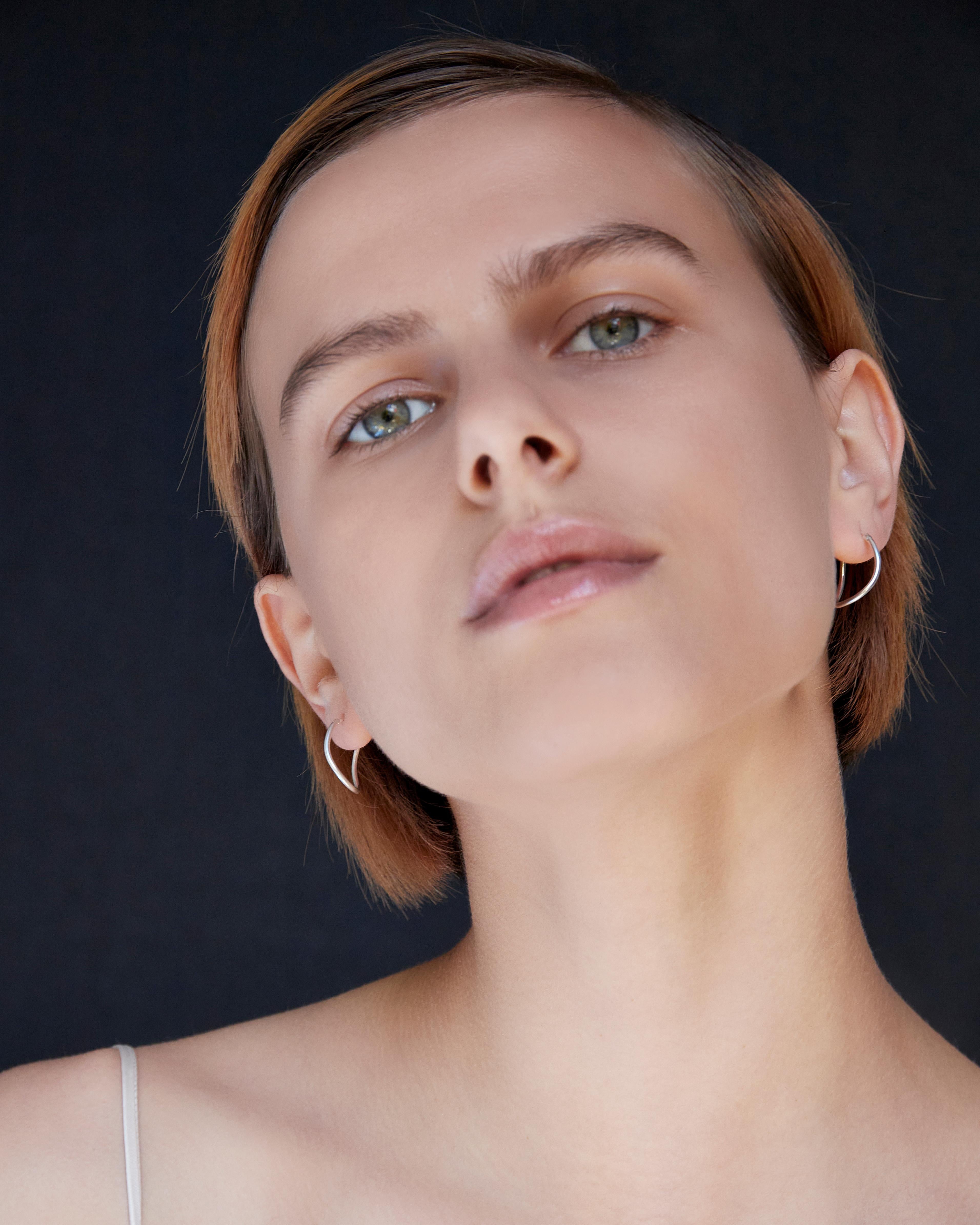 BAR Jewellery, London UK, OUTLINE EARRINGS, Sterling Silver 

The gentle curves of the Outline hoops are inspired by the work of Modernist artists such as Terry Frost and Barbara Hepworth, who worked in the British town of St Ives in the 1950's. The